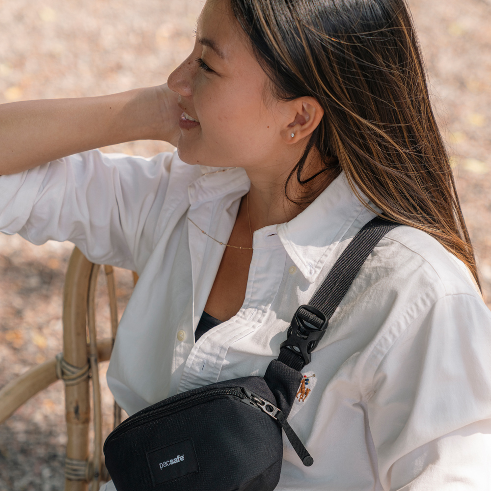 Stöldsäker väska - PACSAFE GO Anti-Theft Micro Sling Black - 11