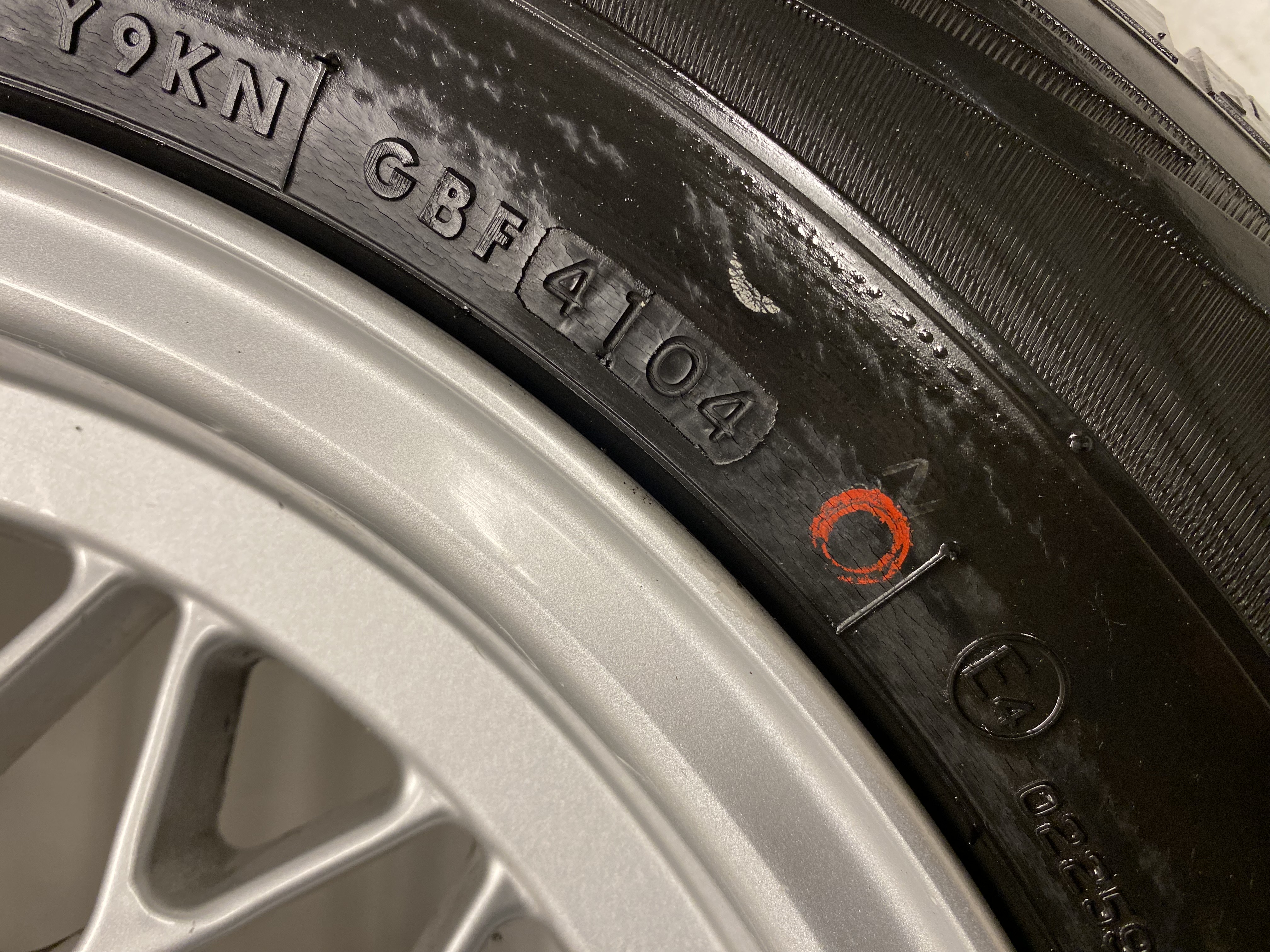 Kompletta Sommarhjul | 15" BMW 5-Serie E32 E34 E36 1179774 | 5x120 7x15 ET20 74.1 + 225/60 R15 96V Champiro GT Radial BAX | V41-2004 | 5mm | 5mm | 5mm | 5mm - 9