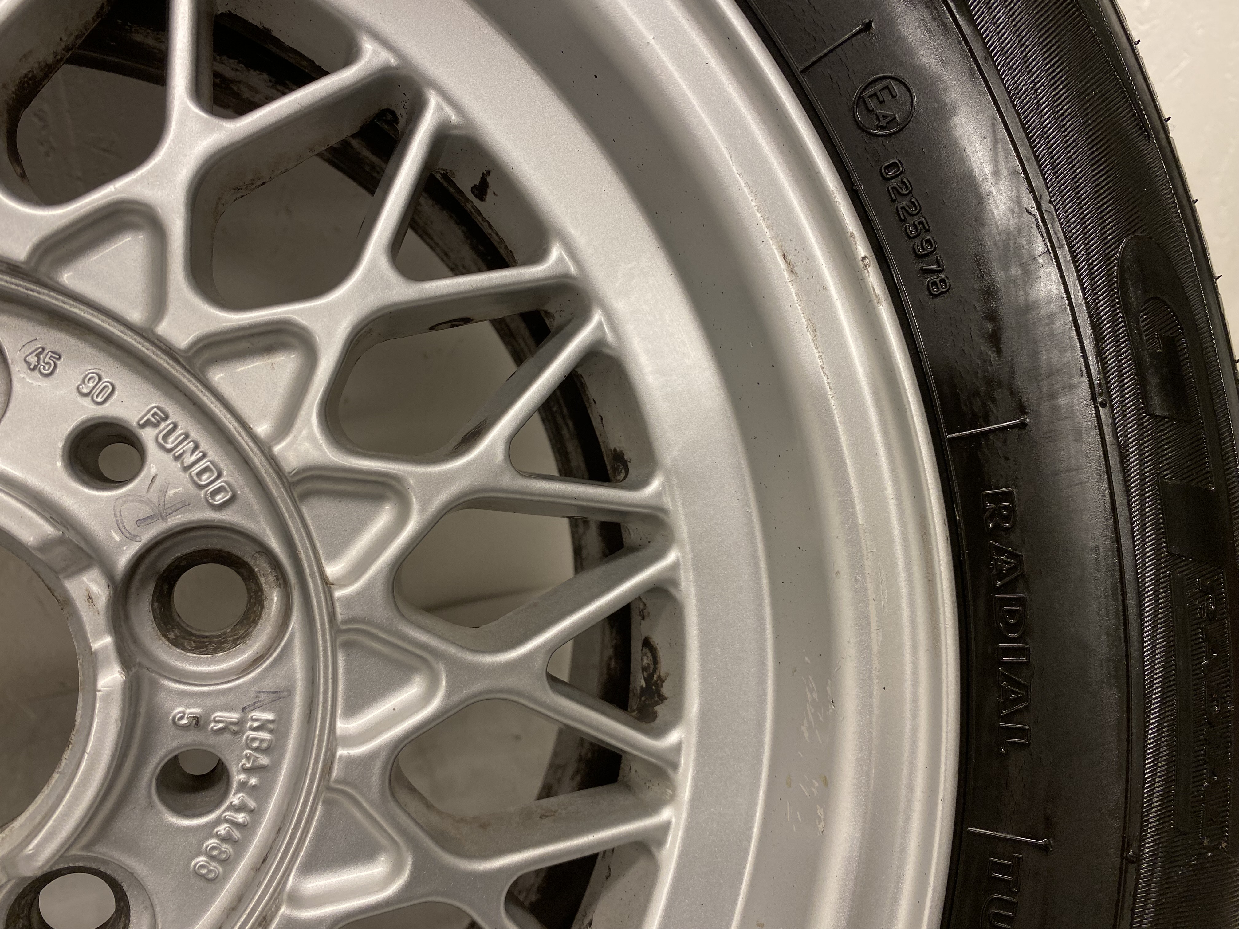 Kompletta Sommarhjul | 15" BMW 5-Serie E32 E34 E36 1179774 | 5x120 7x15 ET20 74.1 + 225/60 R15 96V Champiro GT Radial BAX | V41-2004 | 5mm | 5mm | 5mm | 5mm - 17
