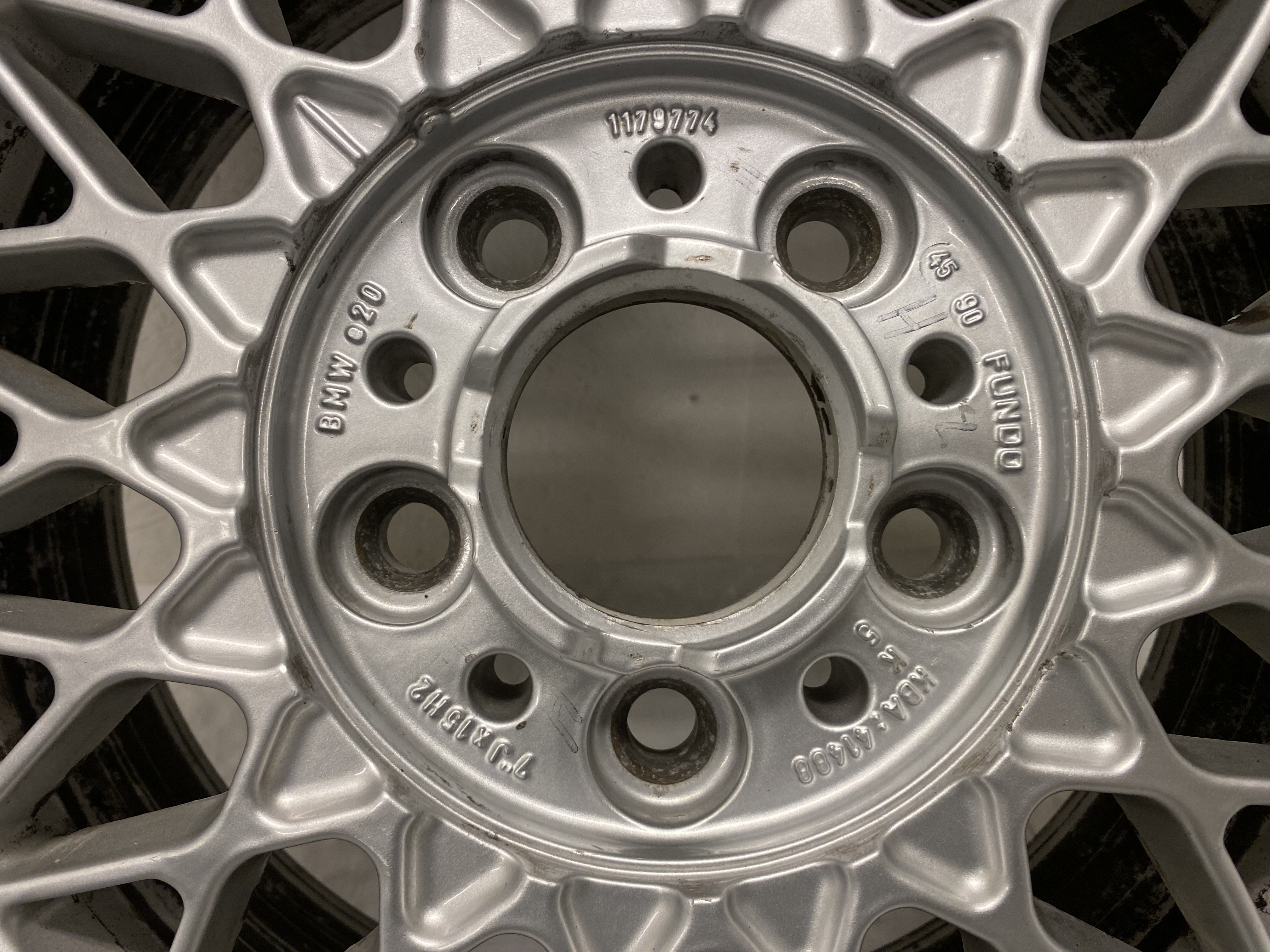 Kompletta Sommarhjul | 15" BMW 5-Serie E32 E34 E36 1179774 | 5x120 7x15 ET20 74.1 + 225/60 R15 96V Champiro GT Radial BAX | V41-2004 | 5mm | 5mm | 5mm | 5mm - 8