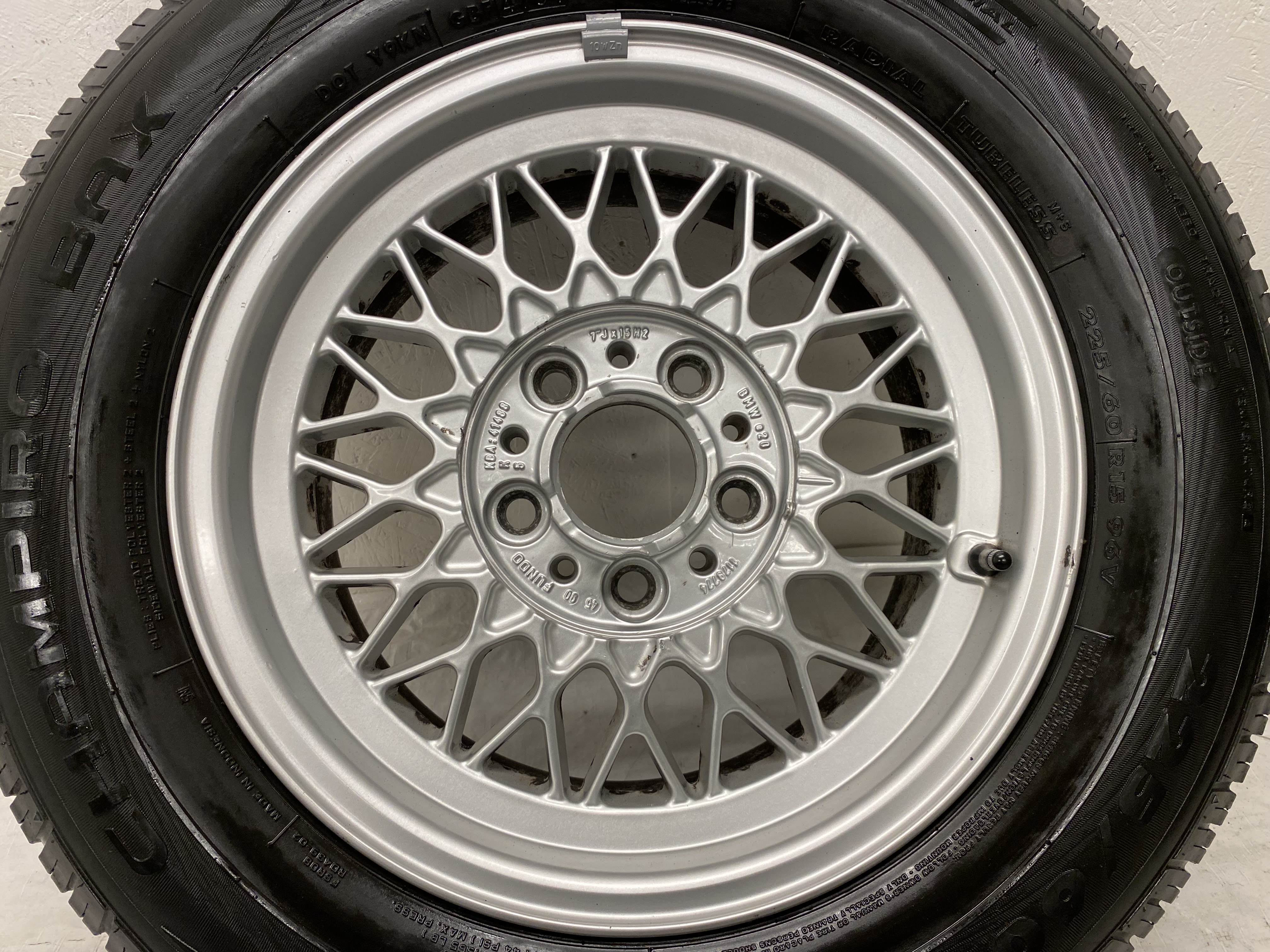 Kompletta Sommarhjul | 15" BMW 5-Serie E32 E34 E36 1179774 | 5x120 7x15 ET20 74.1 + 225/60 R15 96V Champiro GT Radial BAX | V41-2004 | 5mm | 5mm | 5mm | 5mm - 11