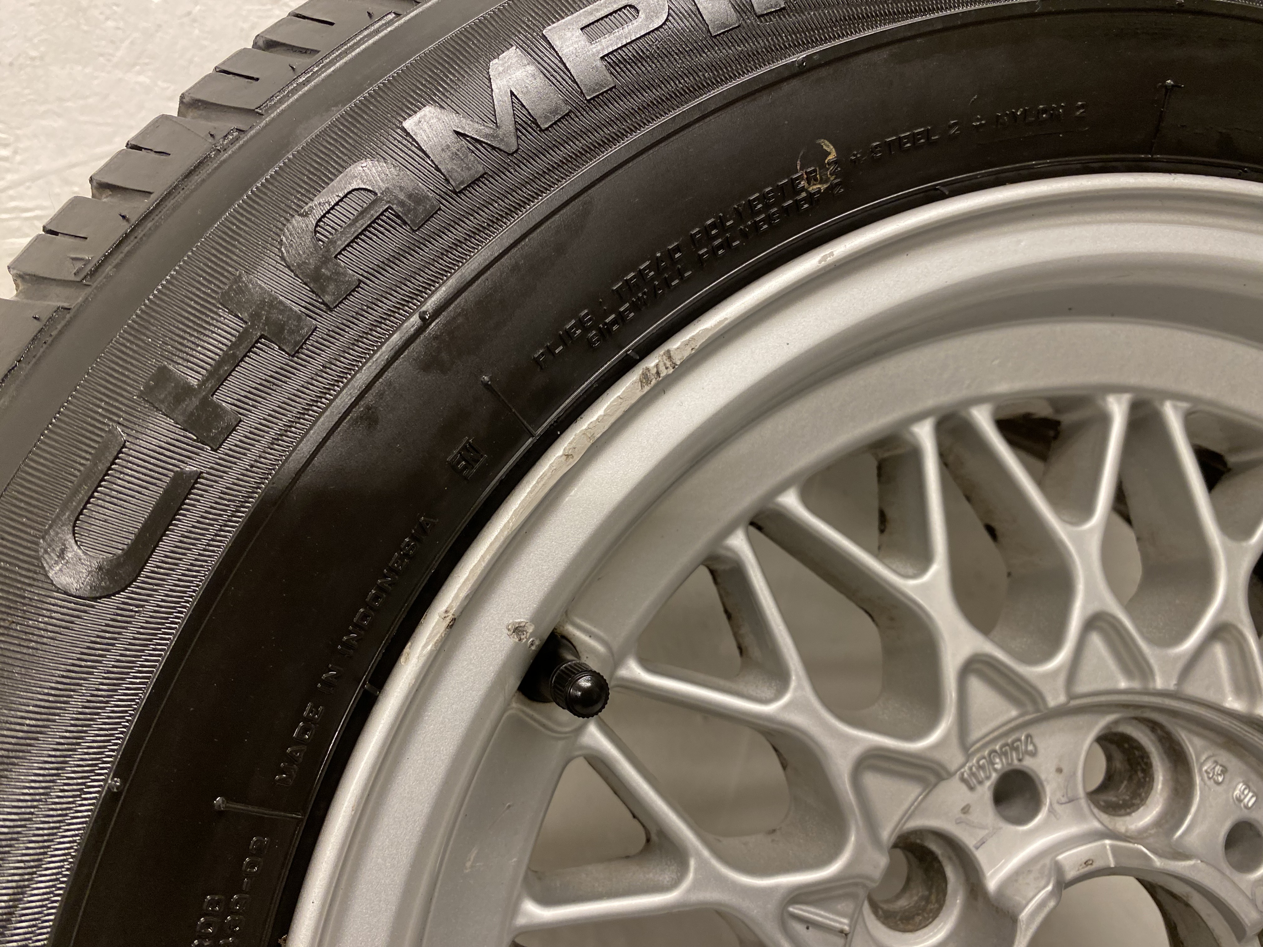 Kompletta Sommarhjul | 15" BMW 5-Serie E32 E34 E36 1179774 | 5x120 7x15 ET20 74.1 + 225/60 R15 96V Champiro GT Radial BAX | V41-2004 | 5mm | 5mm | 5mm | 5mm - 16