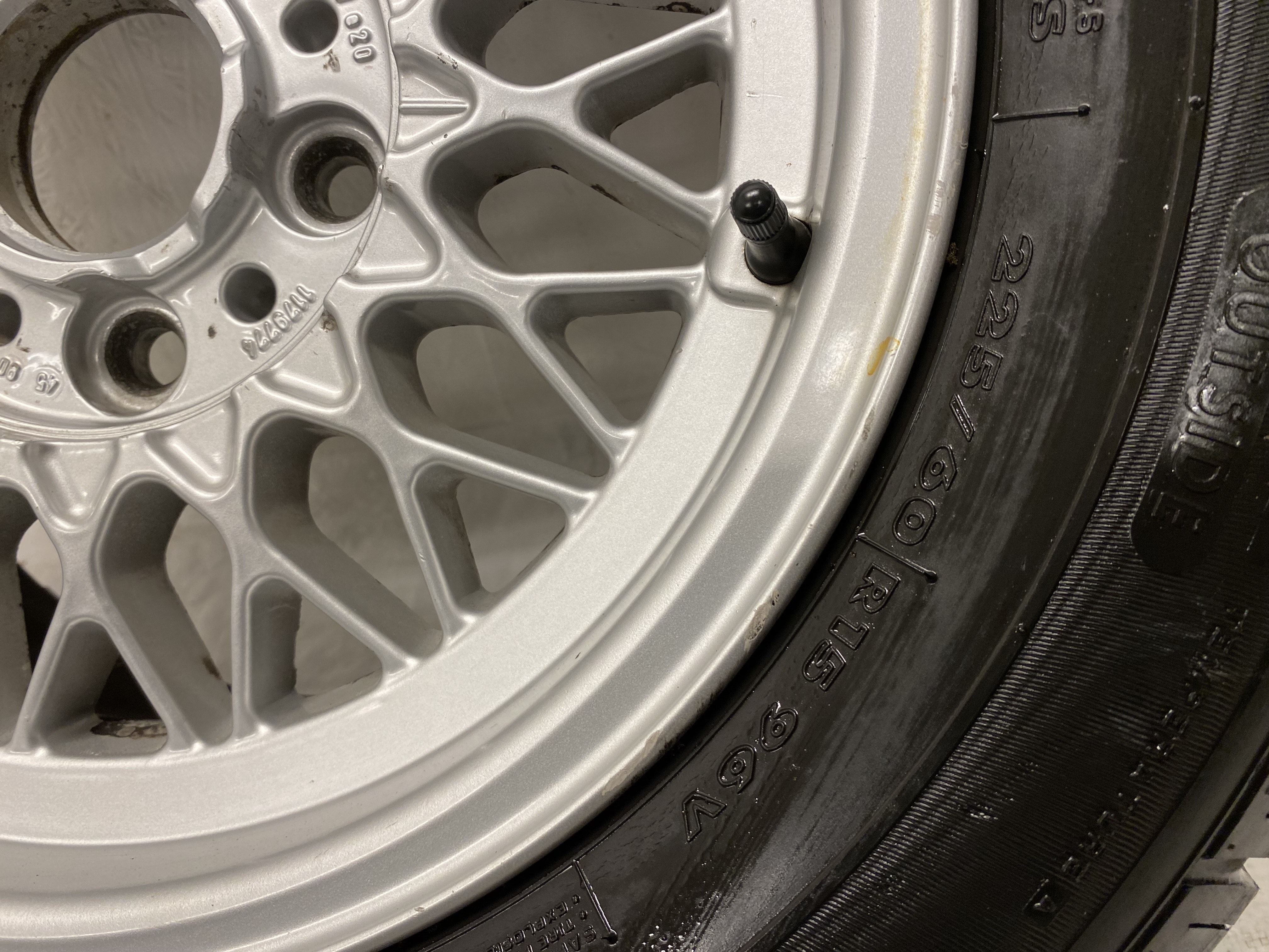 Kompletta Sommarhjul | 15" BMW 5-Serie E32 E34 E36 1179774 | 5x120 7x15 ET20 74.1 + 225/60 R15 96V Champiro GT Radial BAX | V41-2004 | 5mm | 5mm | 5mm | 5mm - 20