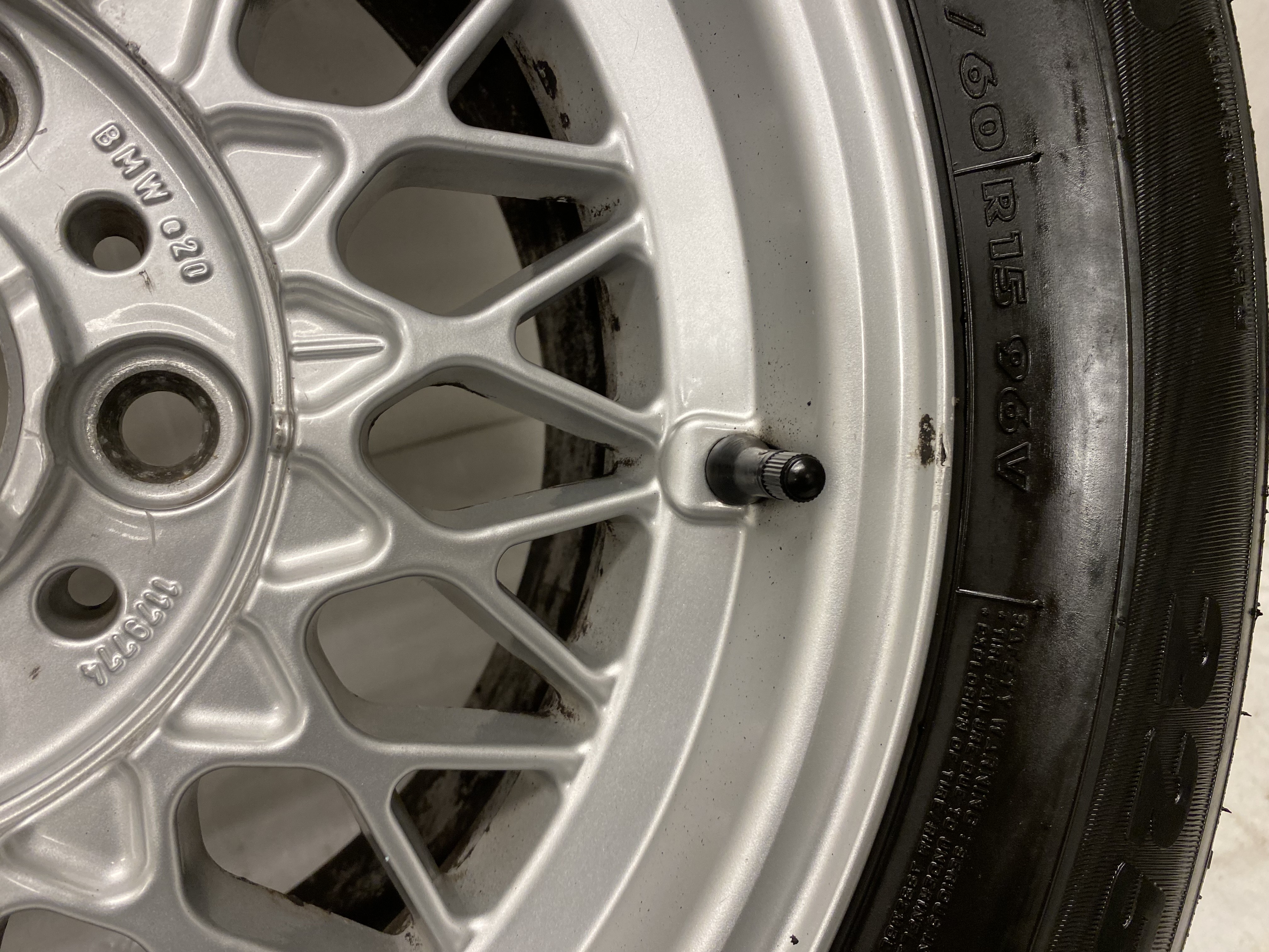 Kompletta Sommarhjul | 15" BMW 5-Serie E32 E34 E36 1179774 | 5x120 7x15 ET20 74.1 + 225/60 R15 96V Champiro GT Radial BAX | V41-2004 | 5mm | 5mm | 5mm | 5mm - 12