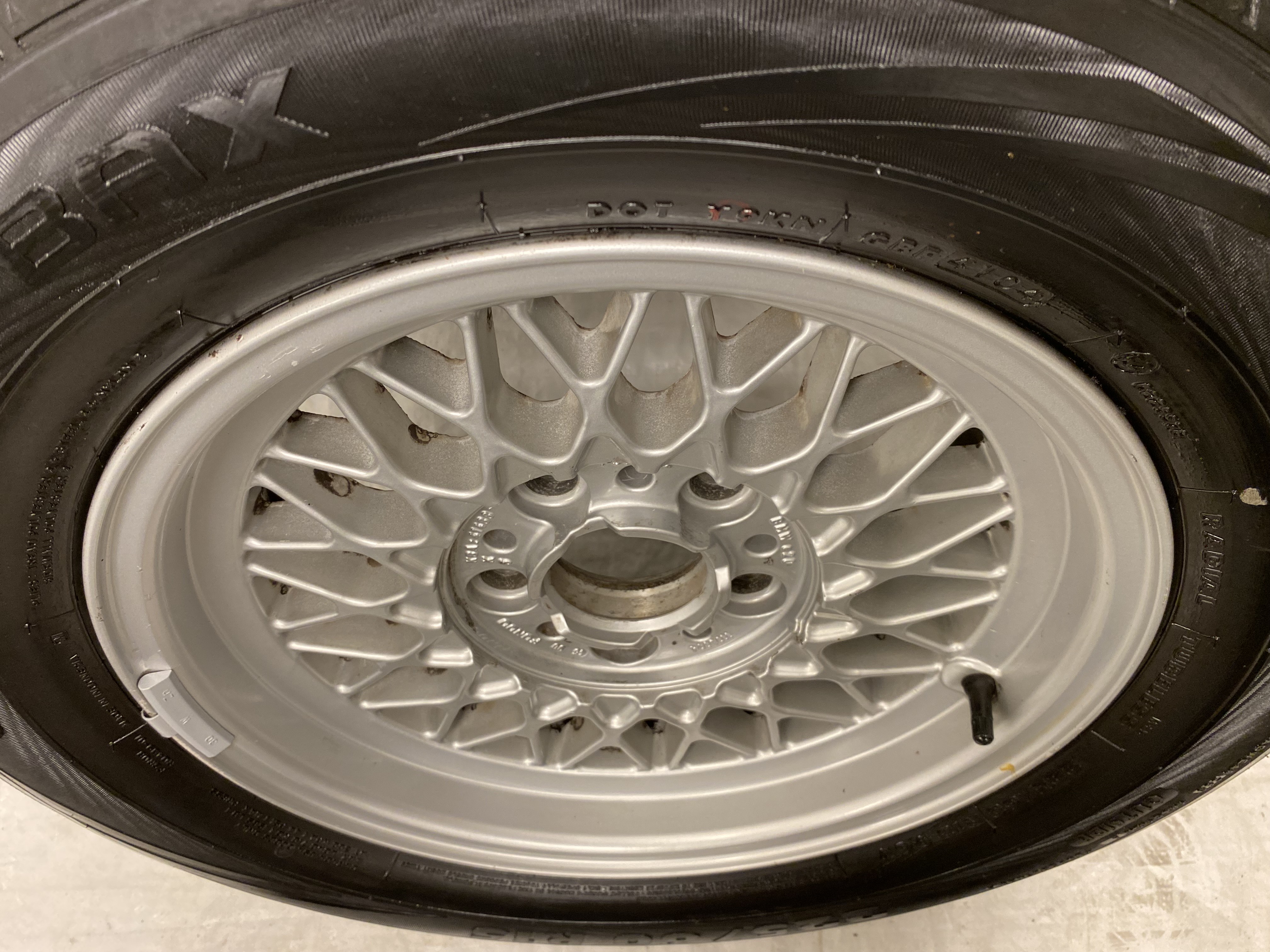 Kompletta Sommarhjul | 15" BMW 5-Serie E32 E34 E36 1179774 | 5x120 7x15 ET20 74.1 + 225/60 R15 96V Champiro GT Radial BAX | V41-2004 | 5mm | 5mm | 5mm | 5mm - 21