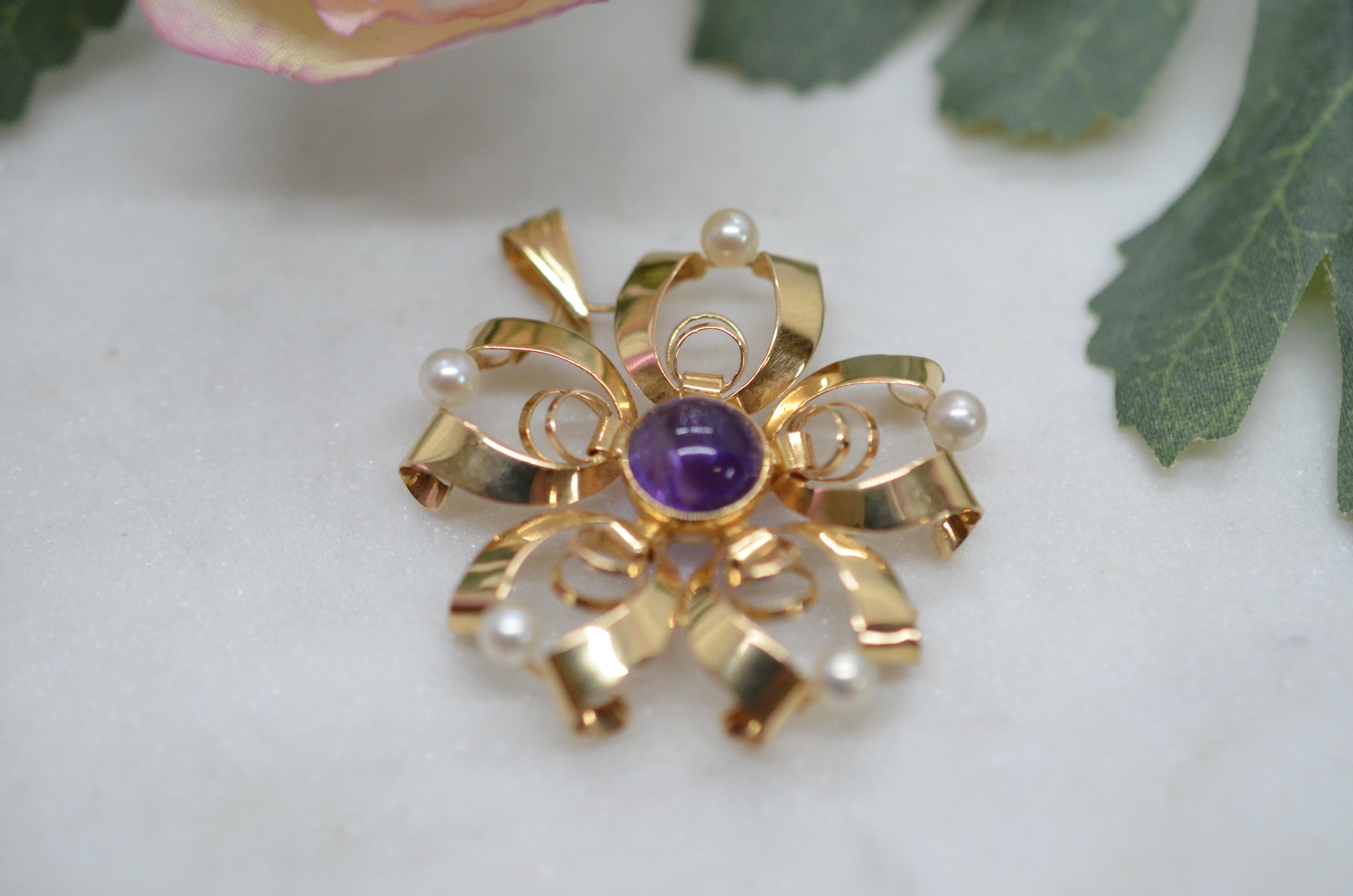 Vintage 18k pendant with amethyst and cultured freshwater pearls