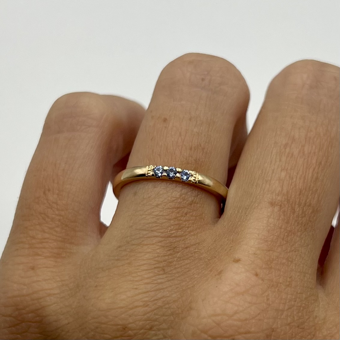 Ring Cornelia handgjord ljusblå safirer guld 18 karat  - 4