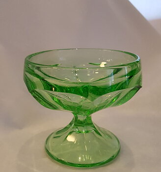 Eda coupe glass, clear green