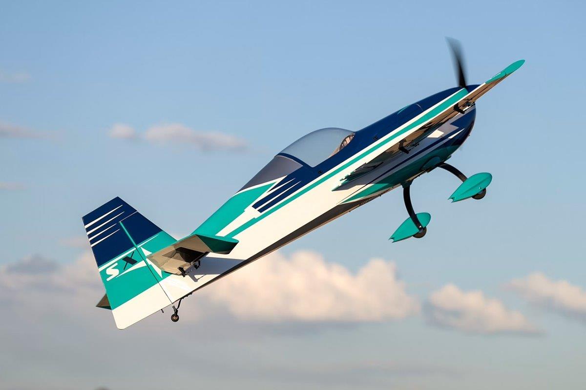 AJ Aircraft 103inch Extra SX ARF - red 2,61m - 12