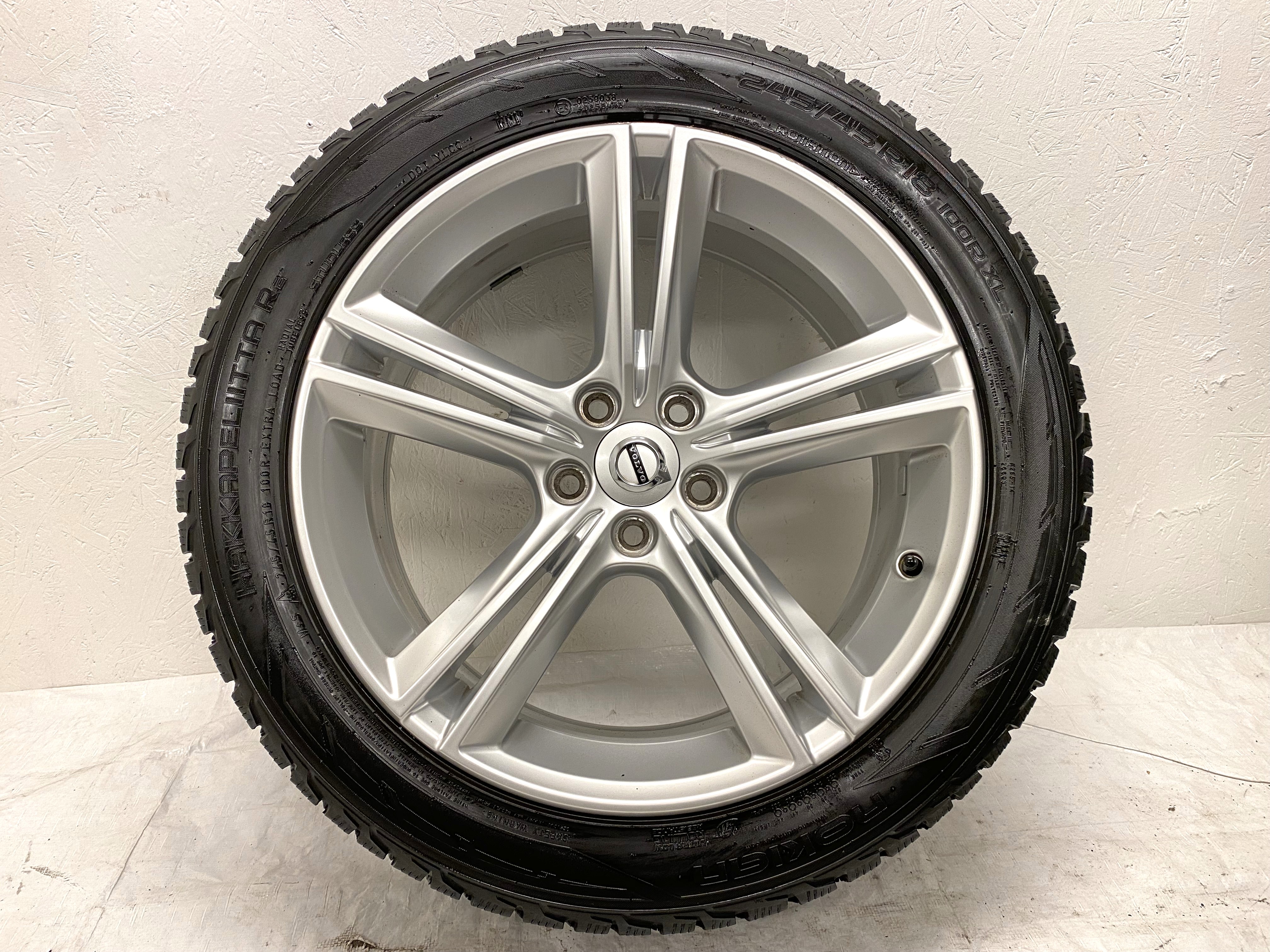 Kompletta Vinterhjul M+S | 18" VOLVO V90 31362839 | 5x108 8x18 ET42 63.4 + 2 st 245/45 R18 100T XL Nokian Hakkpeliitta R3 | V49-2019 | 7.2mm | 7.2mm + 2 st 245/45 R18 100R XL Nokian Hakkapeliitta R2 | V04-2018 | 7.2mm | 3.5mm - 8
