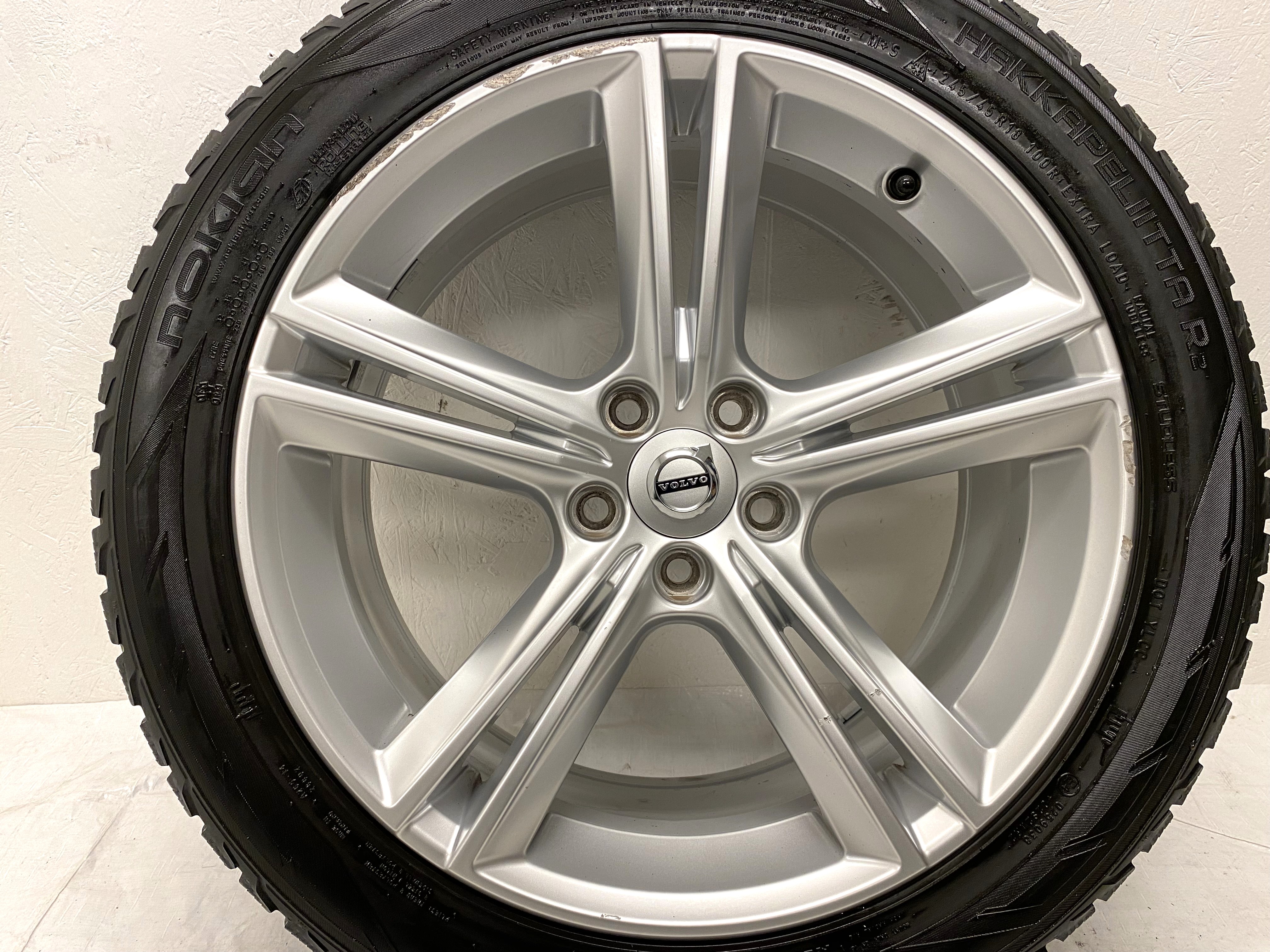 Kompletta Vinterhjul M+S | 18" VOLVO V90 31362839 | 5x108 8x18 ET42 63.4 + 2 st 245/45 R18 100T XL Nokian Hakkpeliitta R3 | V49-2019 | 7.2mm | 7.2mm + 2 st 245/45 R18 100R XL Nokian Hakkapeliitta R2 | V04-2018 | 7.2mm | 3.5mm - 12
