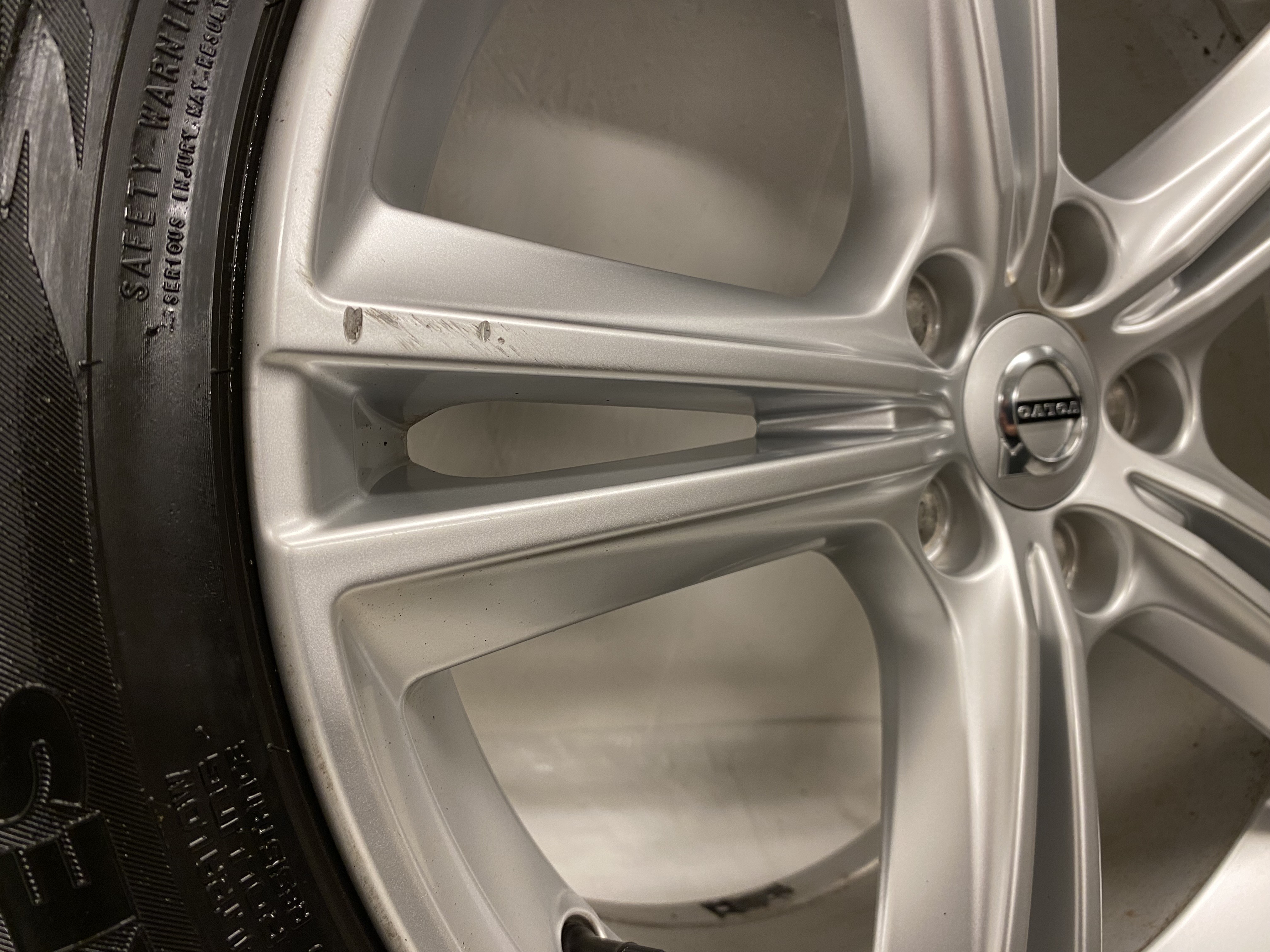Kompletta Vinterhjul M+S | 18" VOLVO V90 31362839 | 5x108 8x18 ET42 63.4 + 2 st 245/45 R18 100T XL Nokian Hakkpeliitta R3 | V49-2019 | 7.2mm | 7.2mm + 2 st 245/45 R18 100R XL Nokian Hakkapeliitta R2 | V04-2018 | 7.2mm | 3.5mm - 23