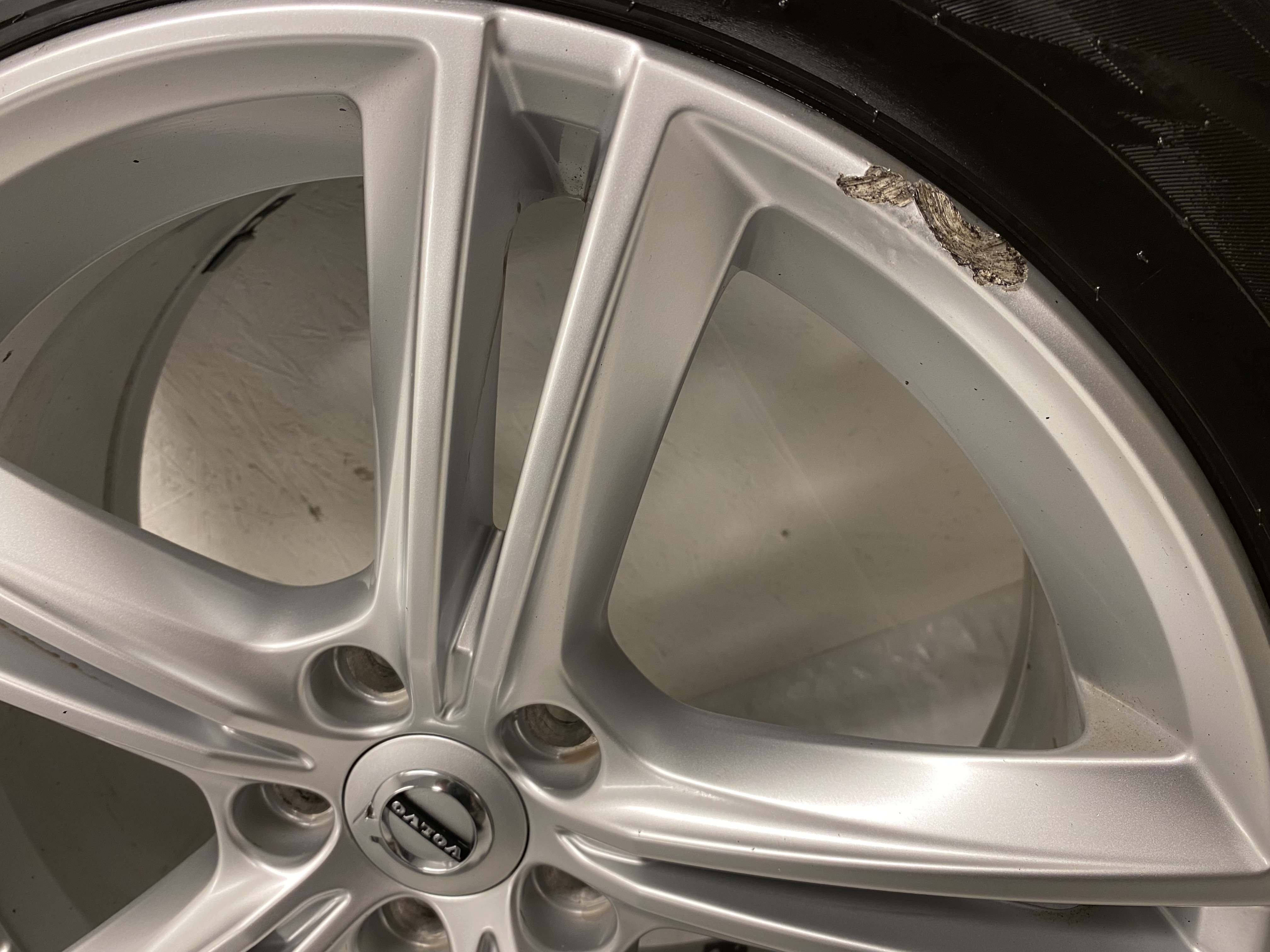 Kompletta Vinterhjul M+S | 18" VOLVO V90 31362839 | 5x108 8x18 ET42 63.4 + 2 st 245/45 R18 100T XL Nokian Hakkpeliitta R3 | V49-2019 | 7.2mm | 7.2mm + 2 st 245/45 R18 100R XL Nokian Hakkapeliitta R2 | V04-2018 | 7.2mm | 3.5mm - 18