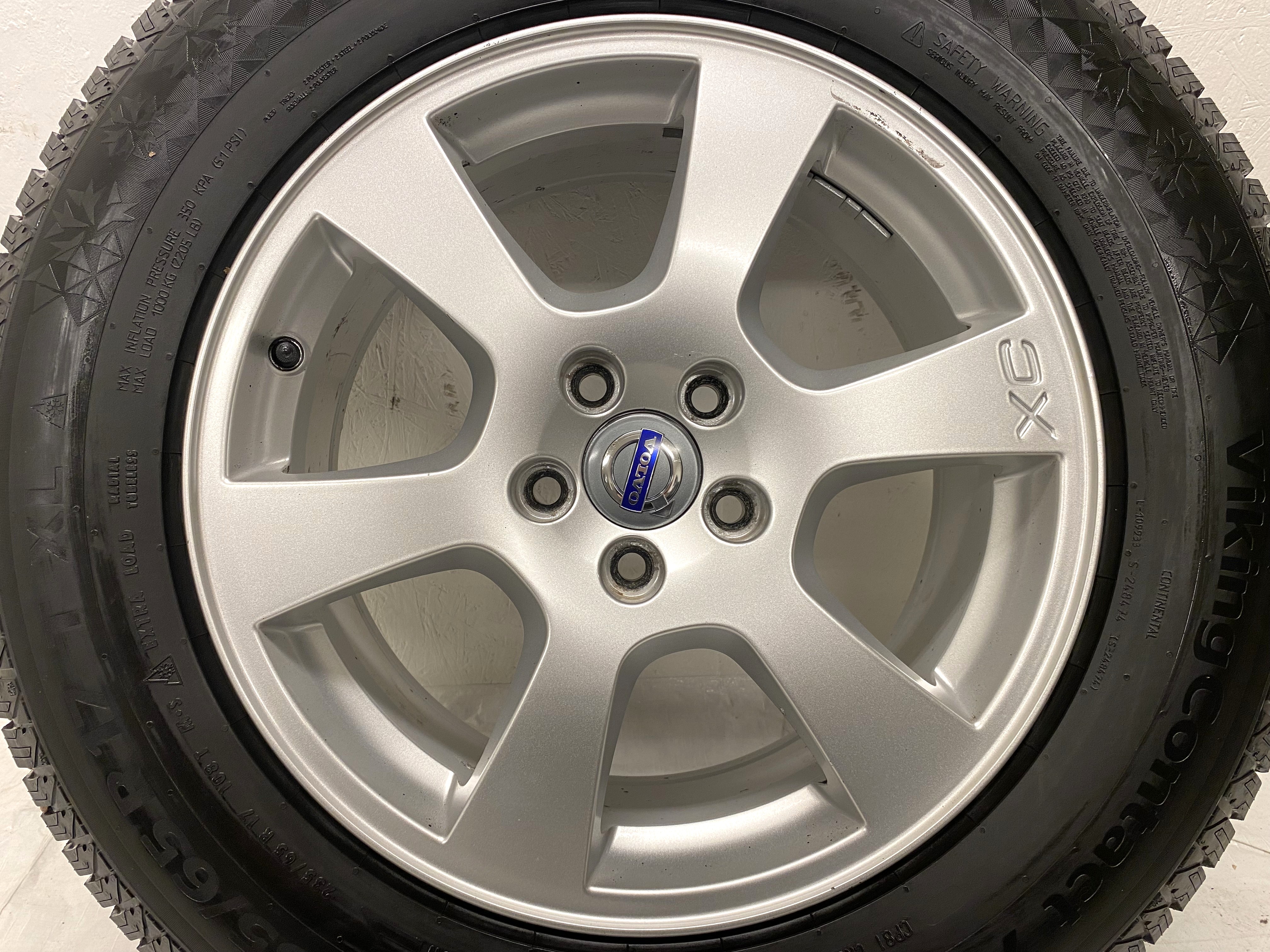 Kompletta Vinterhjul M+S | 17" VOLVO XC60 SEGIN Original 30671480 | 5x108 7.5x17 ET55 63.4 + 235/65 R17 108T XL Continental Viking Contact 7 | V34-2018 | 7.2mm | 7.2mm | 6.8mm | 6.8mm - 12