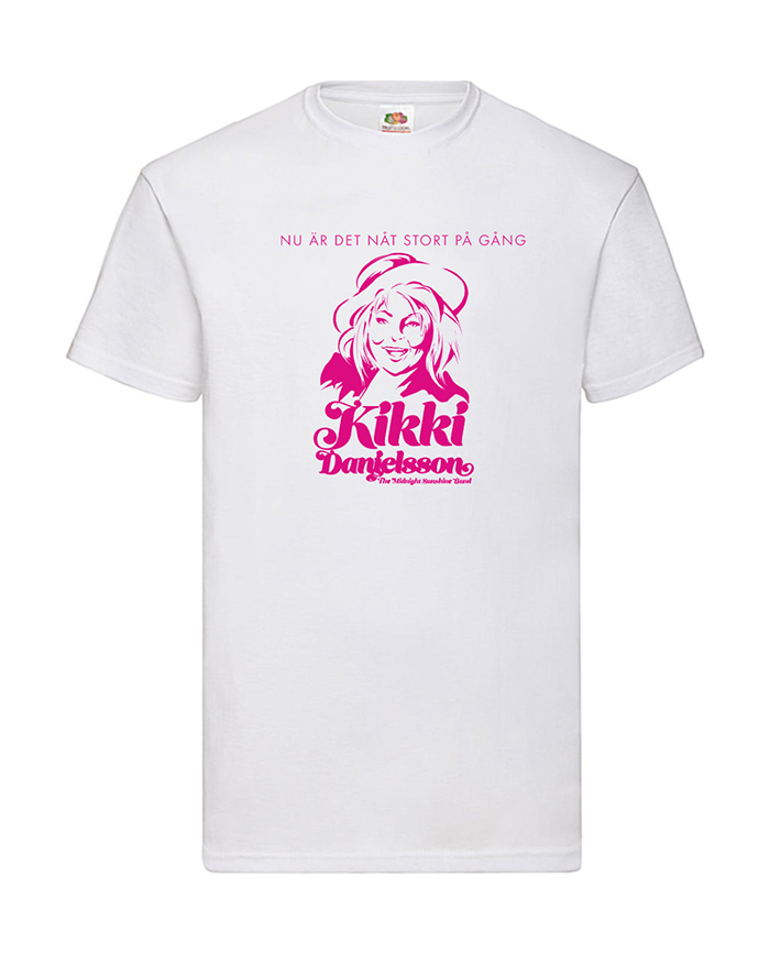KIKKI DANIELSSON - T-SHIRT, NU ÄR DET NÅT STORT PÅ GÅNG (VIT)