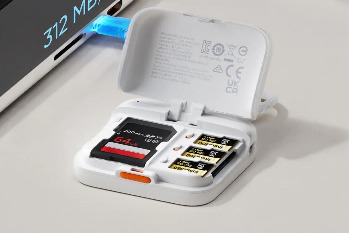 Insta360 2-in-1 Card Reader + Case - 5