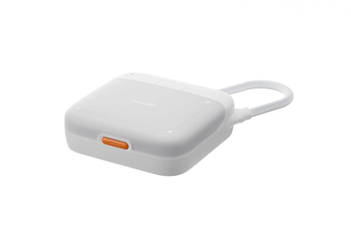 Insta360 2-in-1 Card Reader + Case - 4