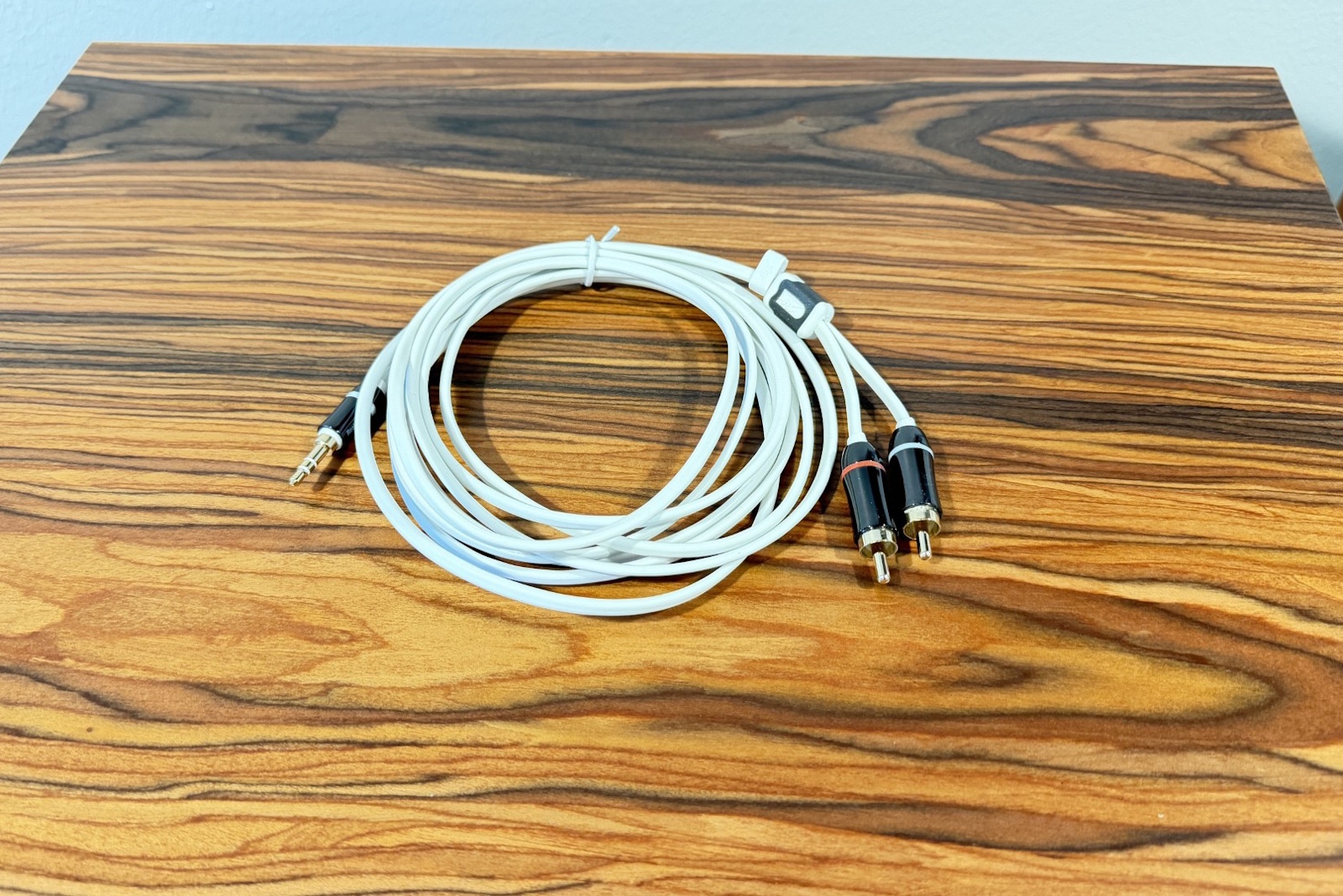 Real Cable - 3.5mm till RCA - 3m - Beg