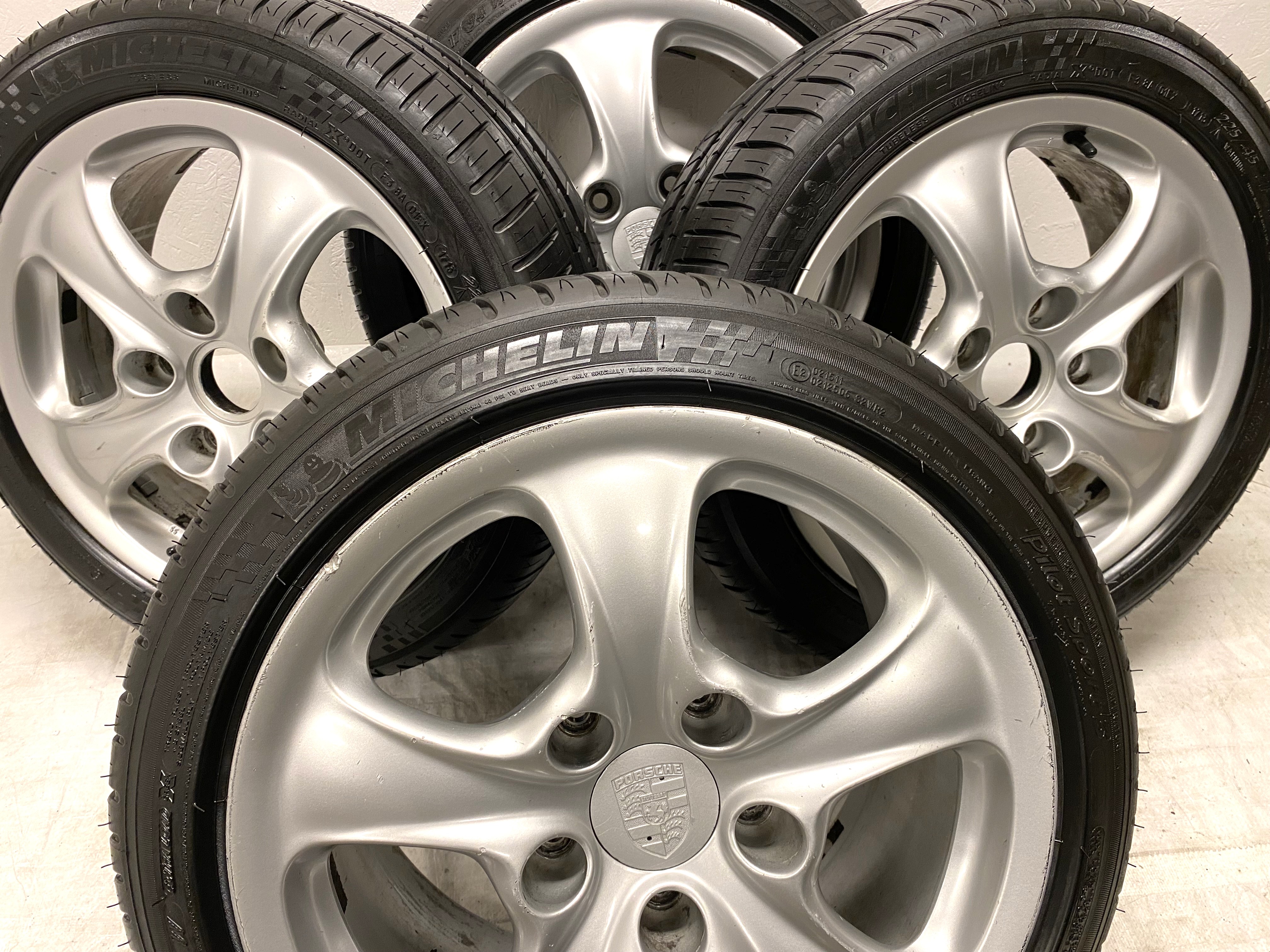 Kompletta Sommarhjul | 17" PORSCHE 996 Carrera 4 Wheel  | 5x130 | 2 st 7x17 ET55 + 2 st  9x17 ET55 | Nav 71.6 + 4 st 225/45 R17 94W XL Michelin Pilot Sport 3 | V17-2013 | 7.2mm | 7.2mm | 7.2mm | 7.2mm - 2