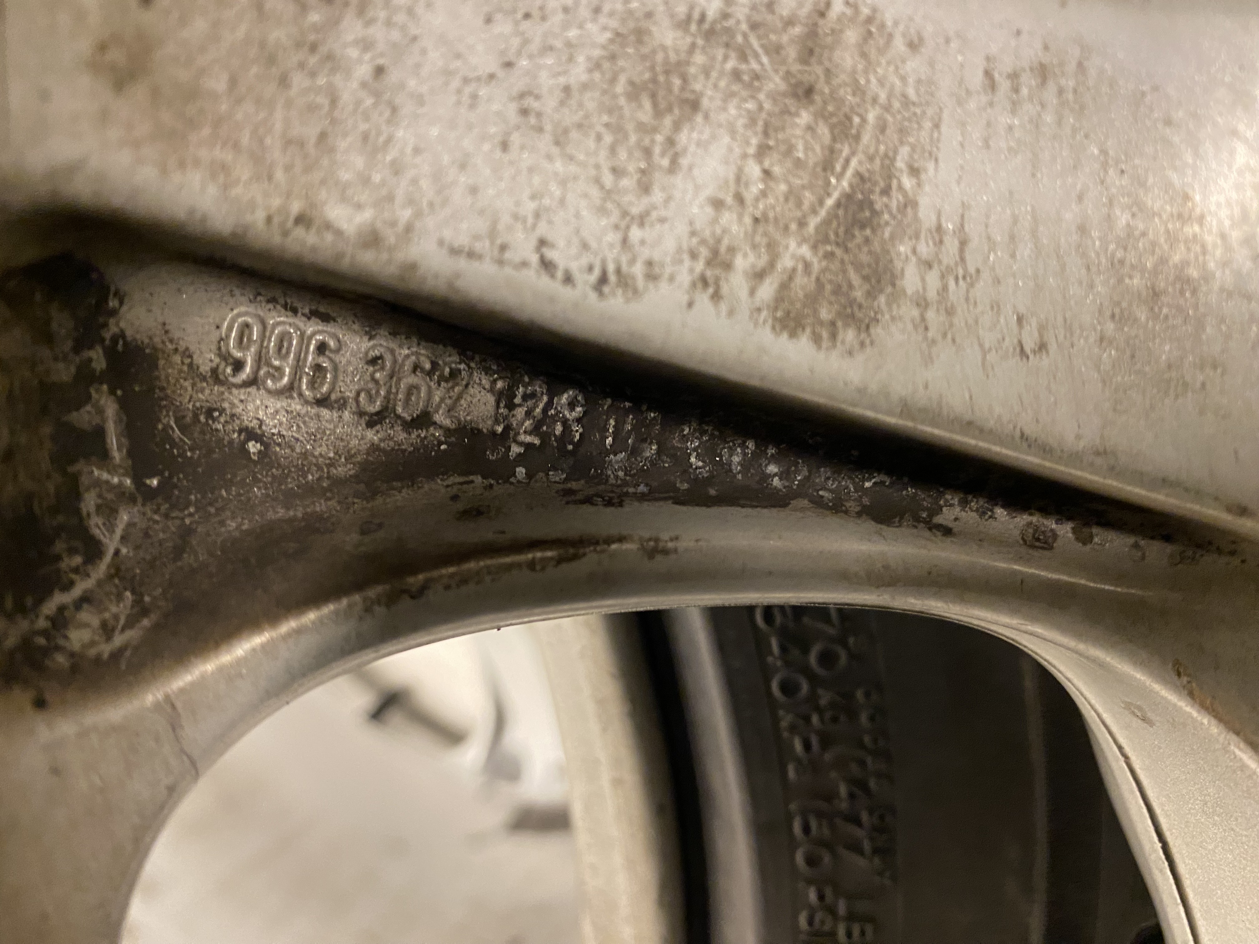 Kompletta Sommarhjul | 17" PORSCHE 996 Carrera 4 Wheel  | 5x130 | 2 st 7x17 ET55 + 2 st  9x17 ET55 | Nav 71.6 + 4 st 225/45 R17 94W XL Michelin Pilot Sport 3 | V17-2013 | 7.2mm | 7.2mm | 7.2mm | 7.2mm - 29