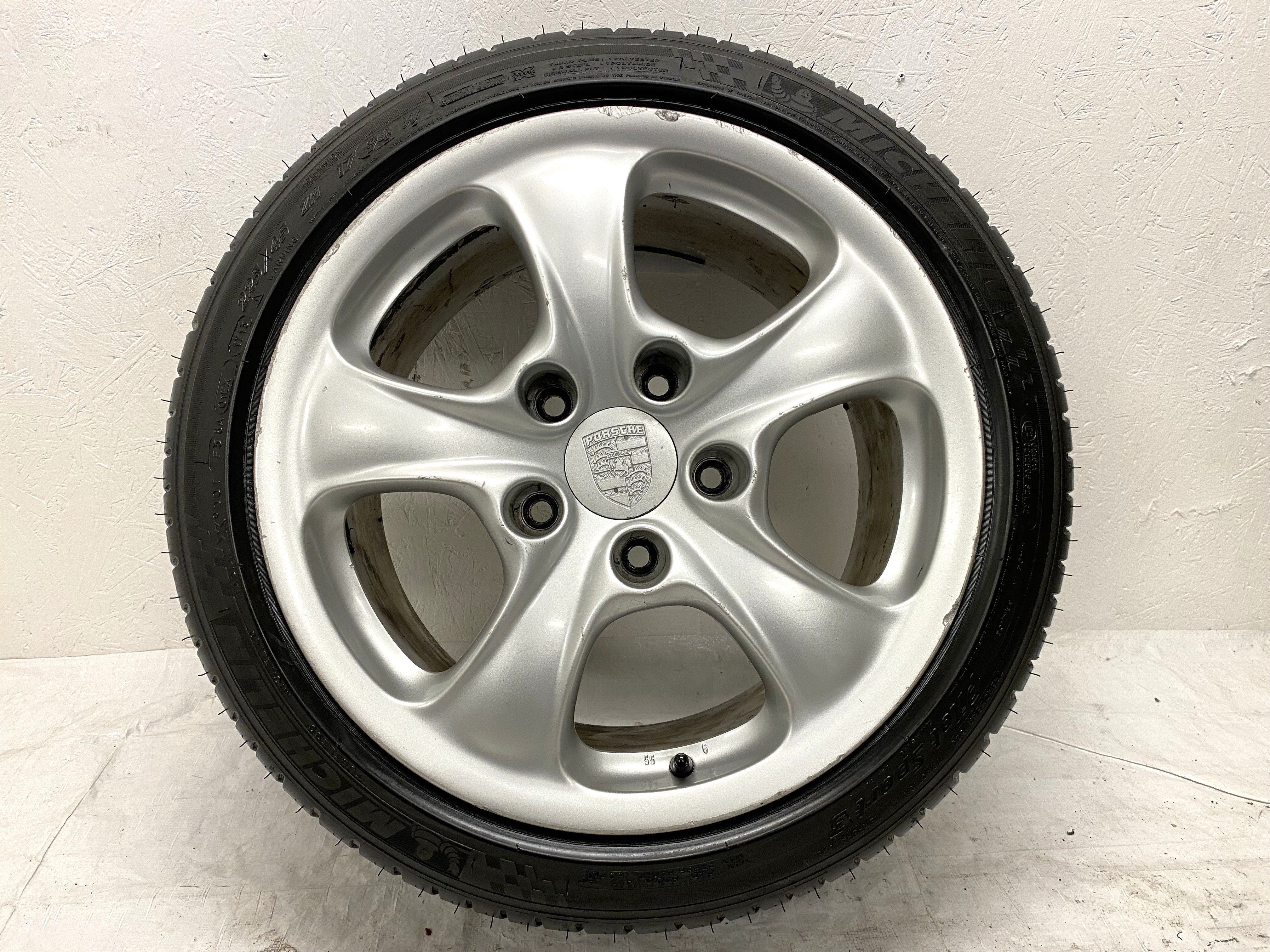 Kompletta Sommarhjul | 17" PORSCHE 996 Carrera 4 Wheel  | 5x130 | 2 st 7x17 ET55 + 2 st  9x17 ET55 | Nav 71.6 + 4 st 225/45 R17 94W XL Michelin Pilot Sport 3 | V17-2013 | 7.2mm | 7.2mm | 7.2mm | 7.2mm - 7