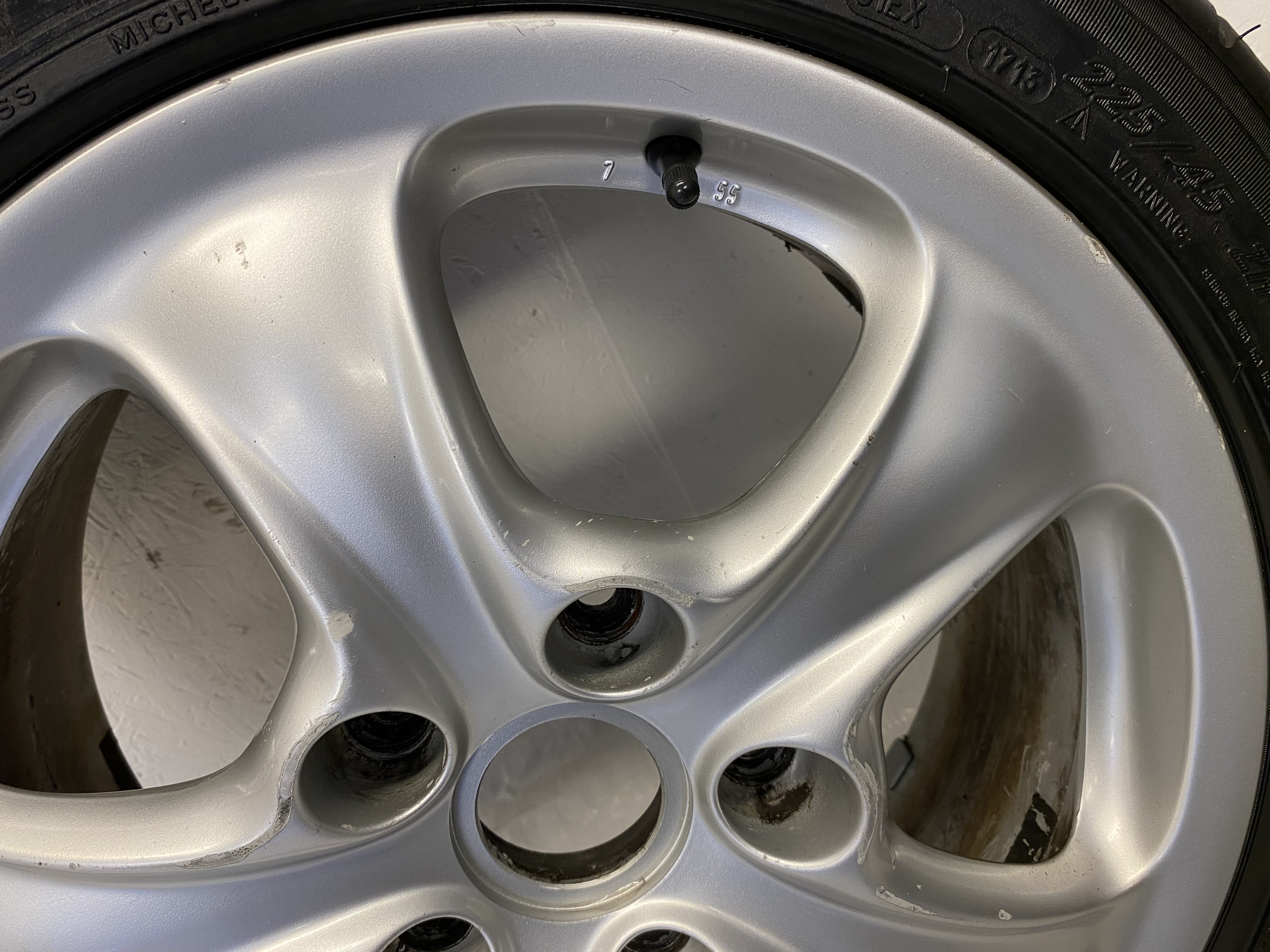Kompletta Sommarhjul | 17" PORSCHE 996 Carrera 4 Wheel  | 5x130 | 2 st 7x17 ET55 + 2 st  9x17 ET55 | Nav 71.6 + 4 st 225/45 R17 94W XL Michelin Pilot Sport 3 | V17-2013 | 7.2mm | 7.2mm | 7.2mm | 7.2mm - 21