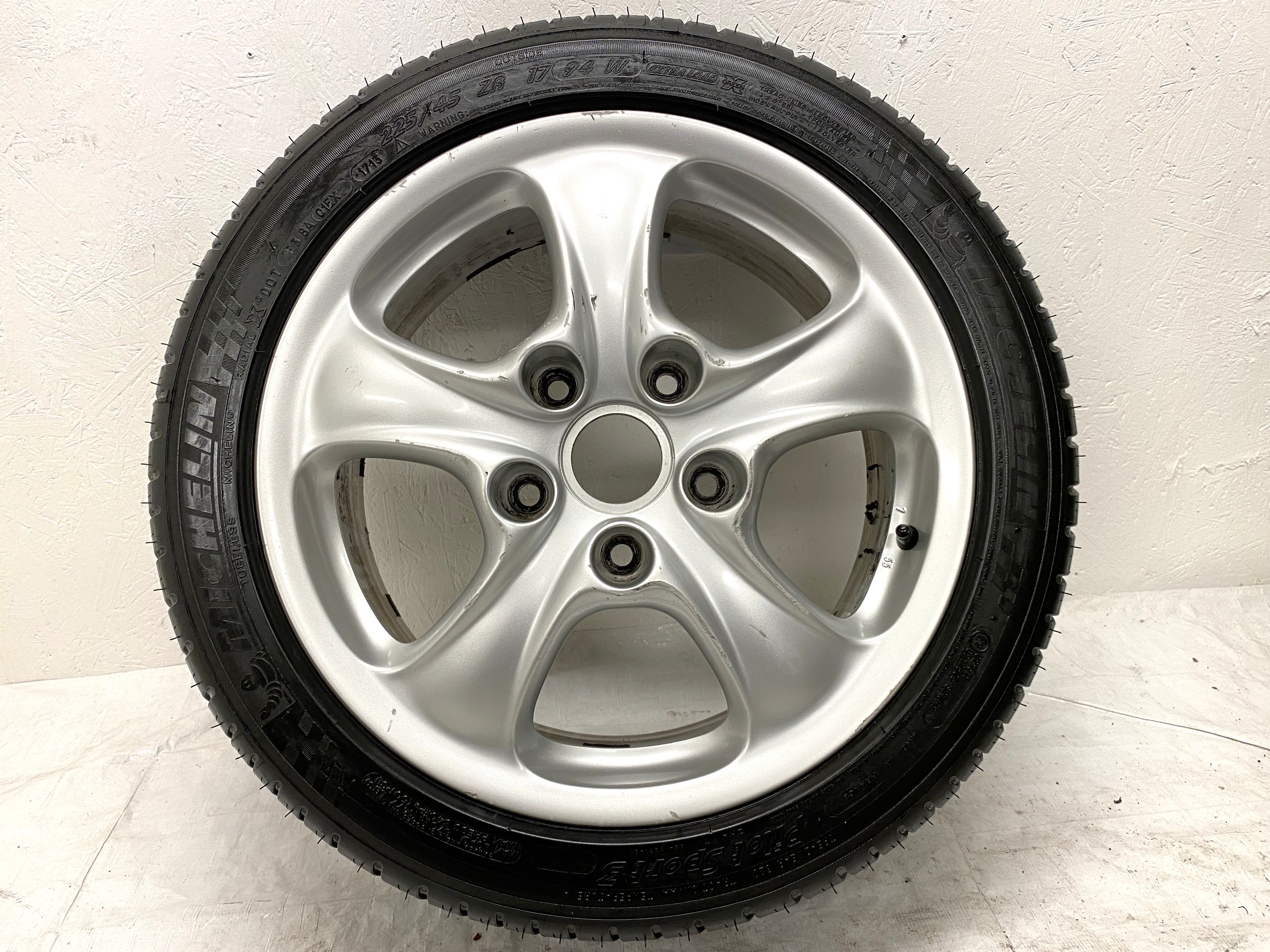 Kompletta Sommarhjul | 17" PORSCHE 996 Carrera 4 Wheel  | 5x130 | 2 st 7x17 ET55 + 2 st  9x17 ET55 | Nav 71.6 + 4 st 225/45 R17 94W XL Michelin Pilot Sport 3 | V17-2013 | 7.2mm | 7.2mm | 7.2mm | 7.2mm - 15
