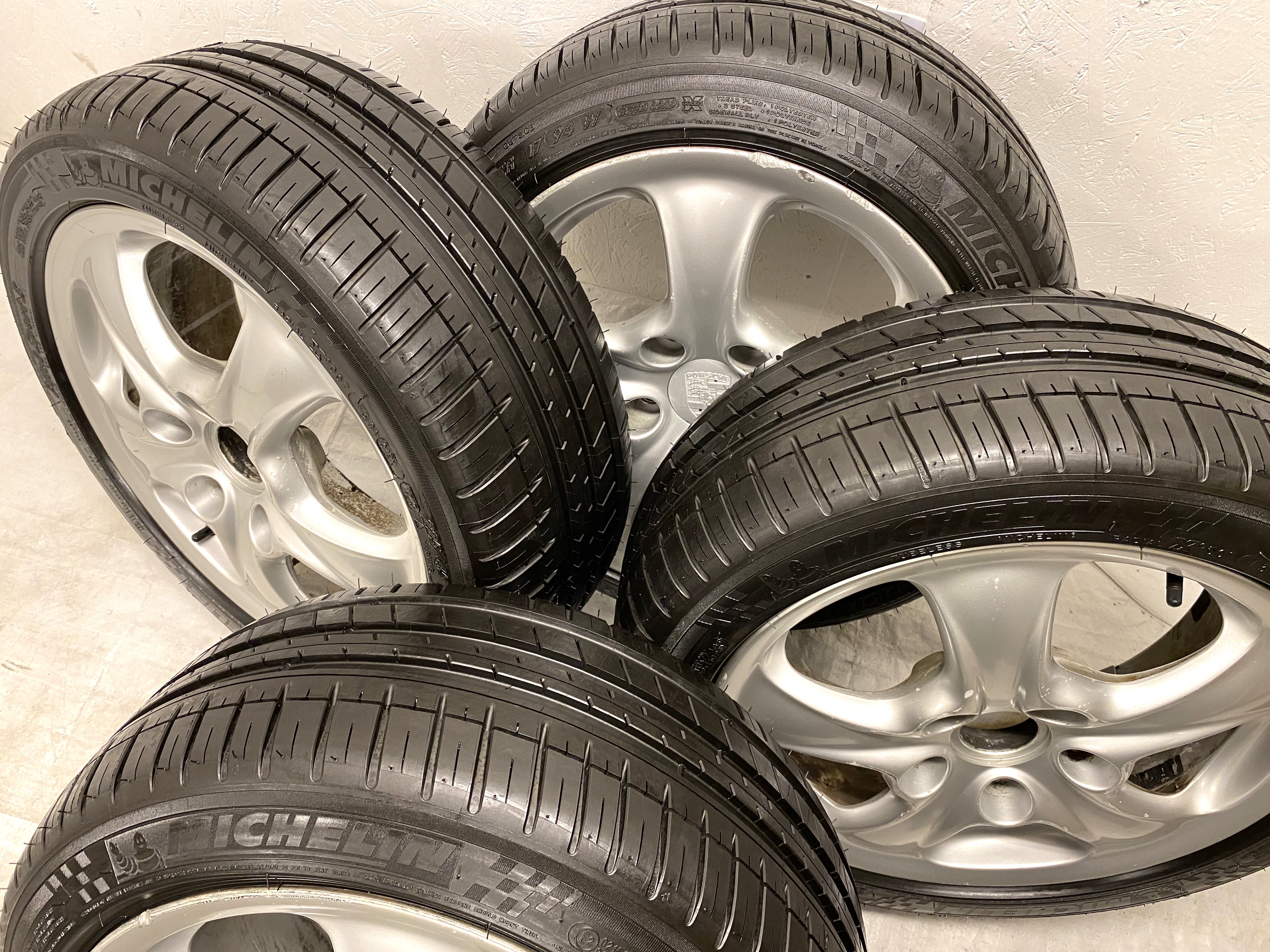 Kompletta Sommarhjul | 17" PORSCHE 996 Carrera 4 Wheel  | 5x130 | 2 st 7x17 ET55 + 2 st  9x17 ET55 | Nav 71.6 + 4 st 225/45 R17 94W XL Michelin Pilot Sport 3 | V17-2013 | 7.2mm | 7.2mm | 7.2mm | 7.2mm - 3