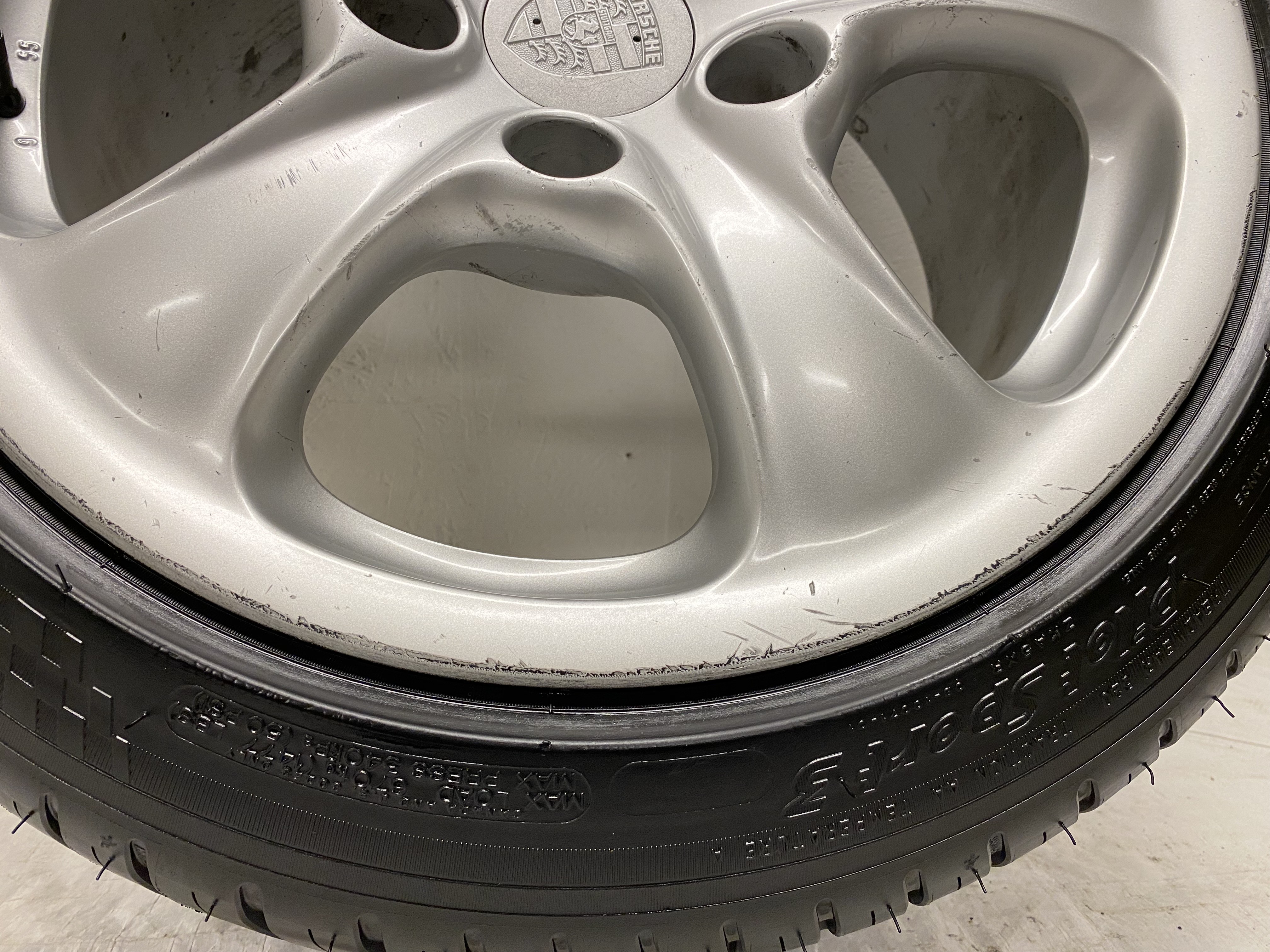 Kompletta Sommarhjul | 17" PORSCHE 996 Carrera 4 Wheel  | 5x130 | 2 st 7x17 ET55 + 2 st  9x17 ET55 | Nav 71.6 + 4 st 225/45 R17 94W XL Michelin Pilot Sport 3 | V17-2013 | 7.2mm | 7.2mm | 7.2mm | 7.2mm - 12