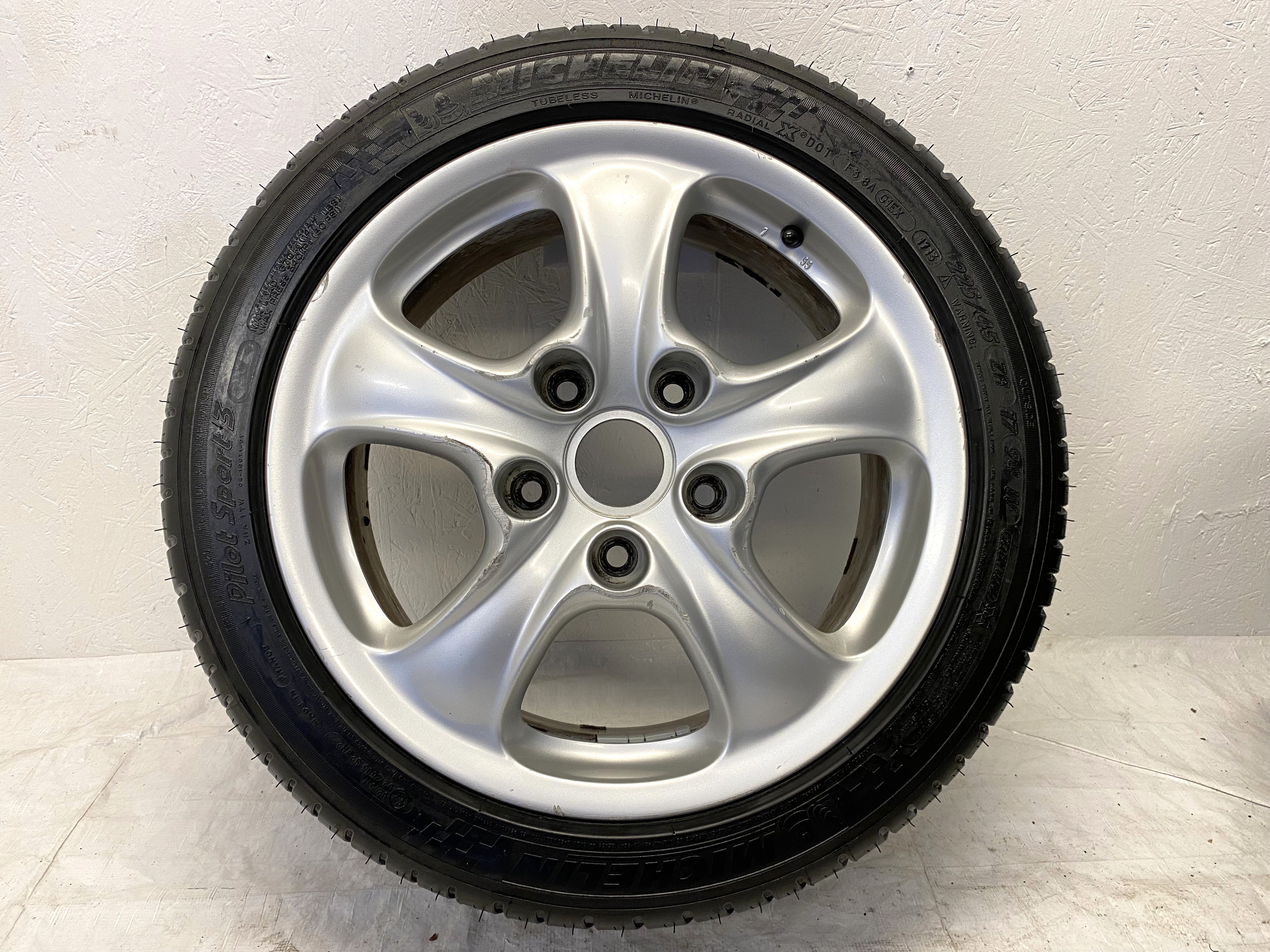 Kompletta Sommarhjul | 17" PORSCHE 996 Carrera 4 Wheel  | 5x130 | 2 st 7x17 ET55 + 2 st  9x17 ET55 | Nav 71.6 + 4 st 225/45 R17 94W XL Michelin Pilot Sport 3 | V17-2013 | 7.2mm | 7.2mm | 7.2mm | 7.2mm - 19