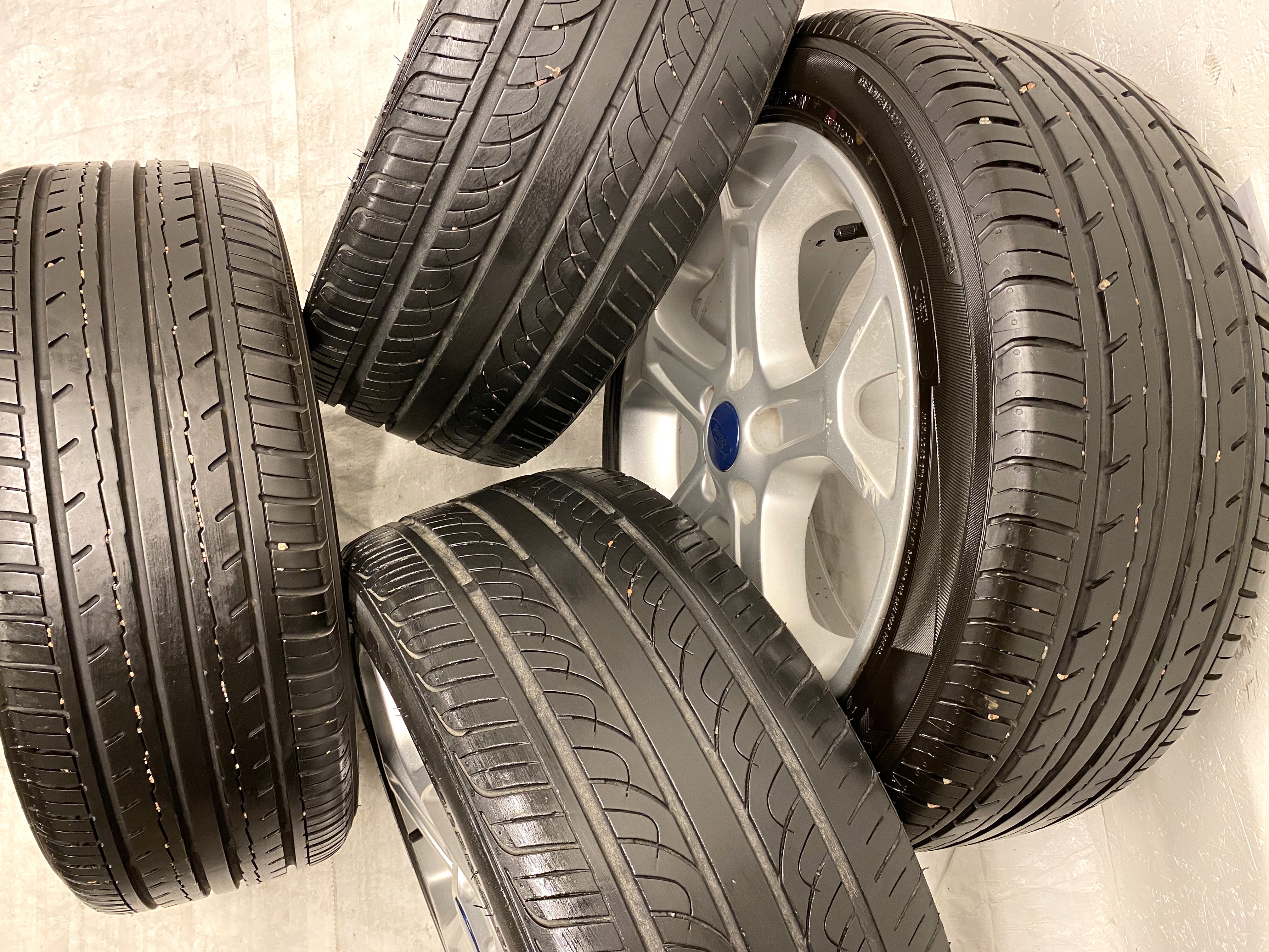 Kompletta Sommarhjul | 17" FORD Focus Mondeo | 5x108 7.5x17 ET55 63.4 + 2 st 225/45 R17 94V Yokohama Blue Earth ES32 | V40-2021 | 6.5mm | 6.5mm + 2 st 225/45 R17 94W Antares Ingens A1 | V01-2019 | 5mm | 4mm - 5