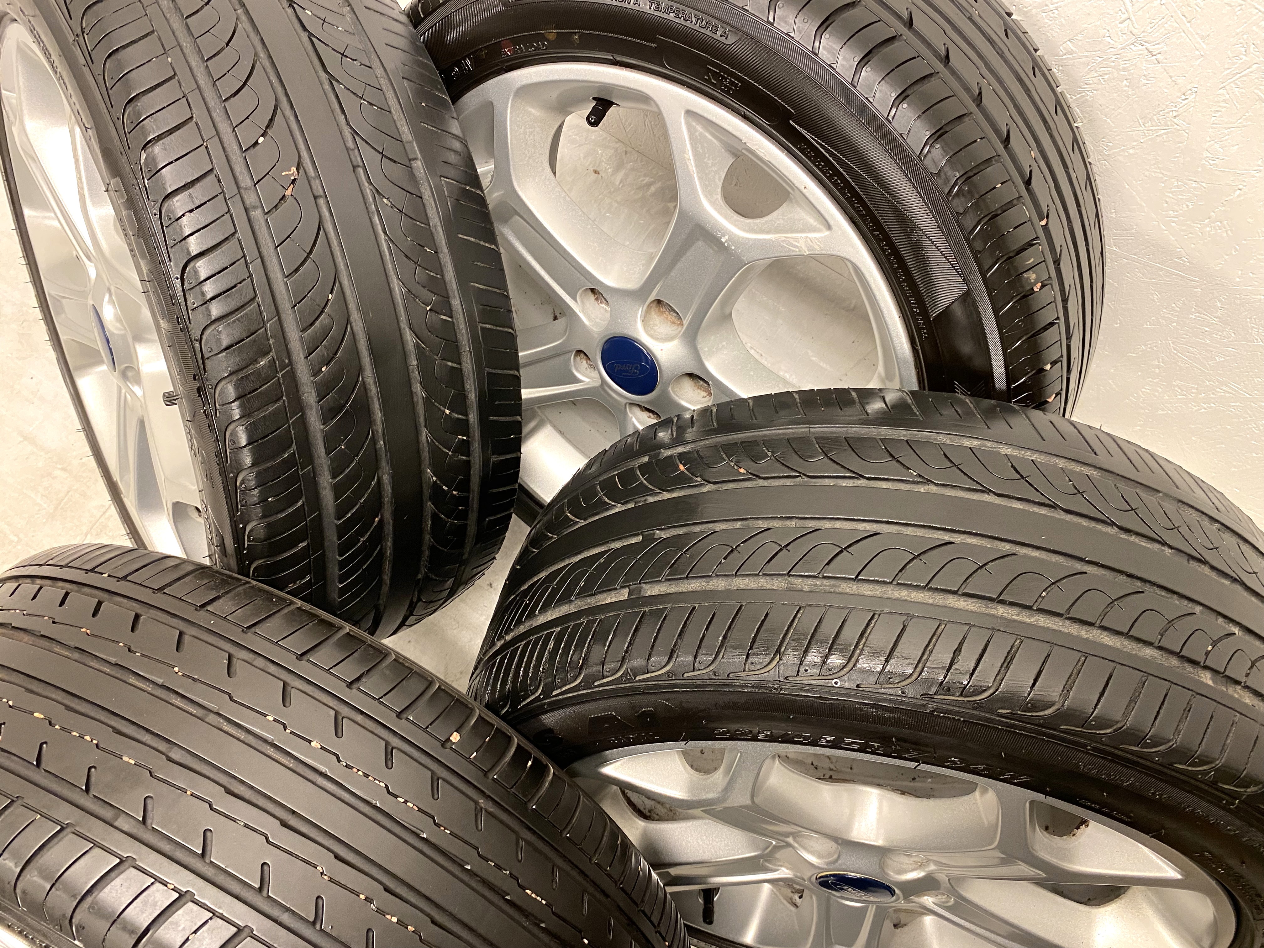 Kompletta Sommarhjul | 17" FORD Focus Mondeo | 5x108 7.5x17 ET55 63.4 + 2 st 225/45 R17 94V Yokohama Blue Earth ES32 | V40-2021 | 6.5mm | 6.5mm + 2 st 225/45 R17 94W Antares Ingens A1 | V01-2019 | 5mm | 4mm - 4