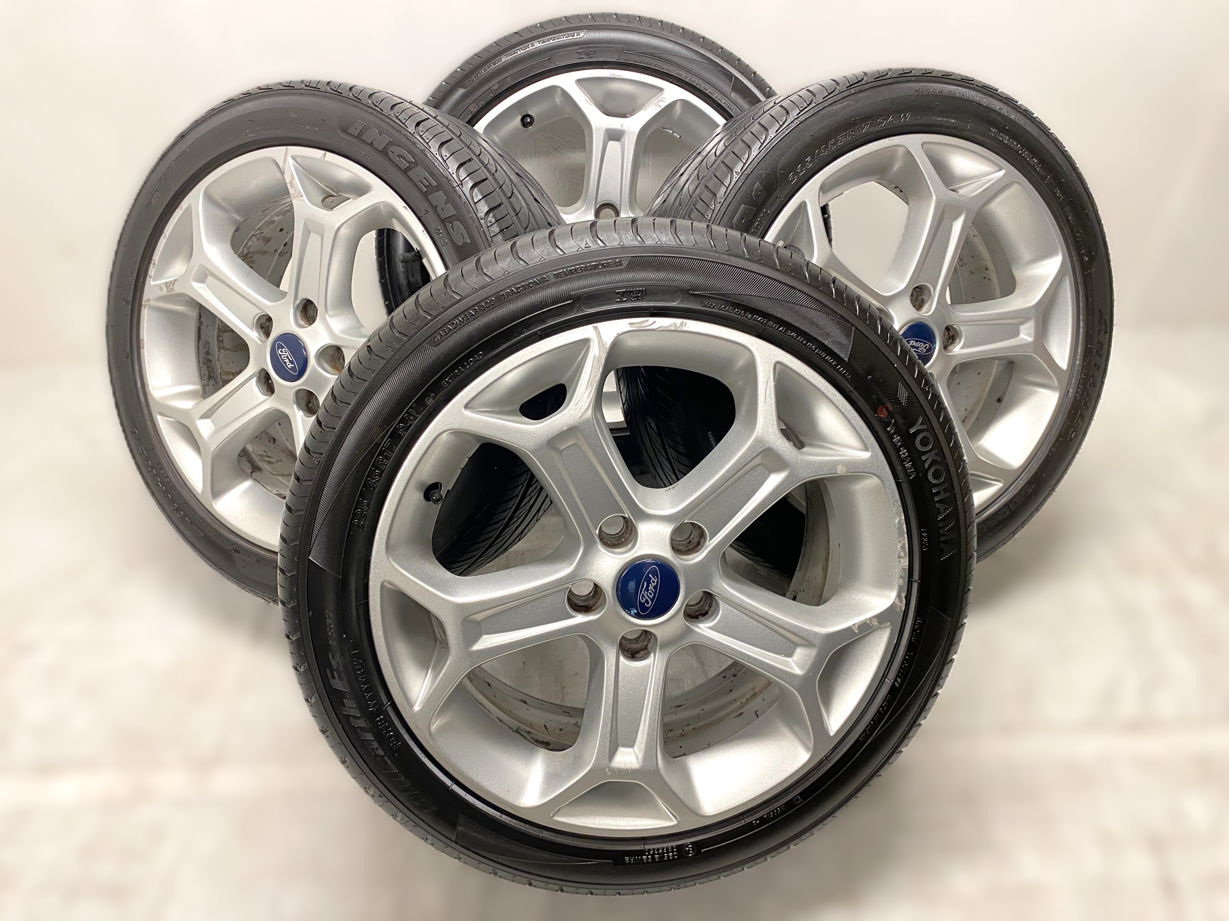 Kompletta Sommarhjul | 17" FORD Focus Mondeo | 5x108 7.5x17 ET55 63.4 + 2 st 225/45 R17 94V Yokohama Blue Earth ES32 | V40-2021 | 6.5mm | 6.5mm + 2 st 225/45 R17 94W Antares Ingens A1 | V01-2019 | 5mm | 4mm