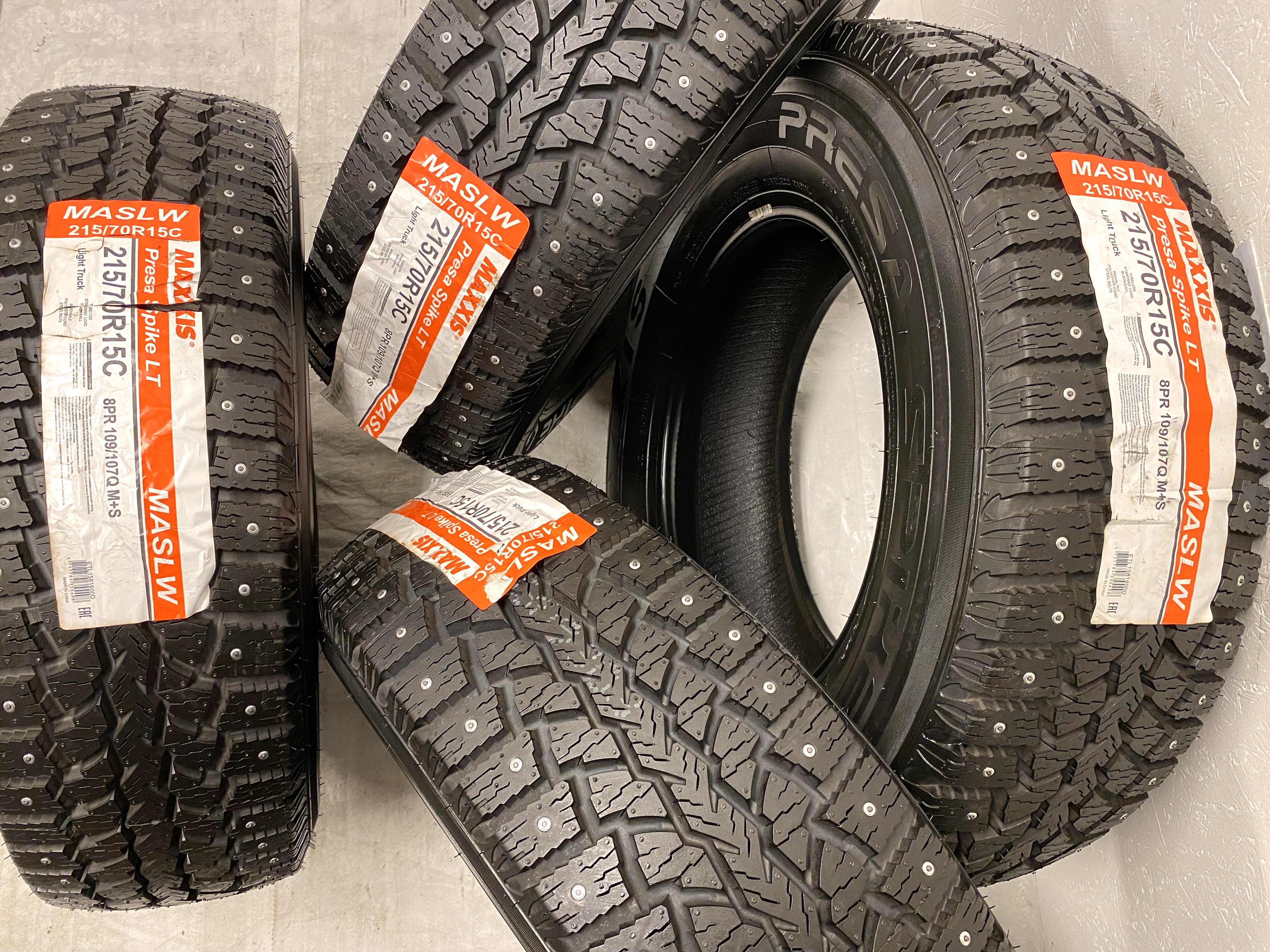 KAMPANJ | 4 st | NYA Däck DUBB 215/70 R15C 109/107Q 8PR Maxxis MASLW Presa Spike LT  | V27-2023 | 10.5 mm | 10.5 mm - 3