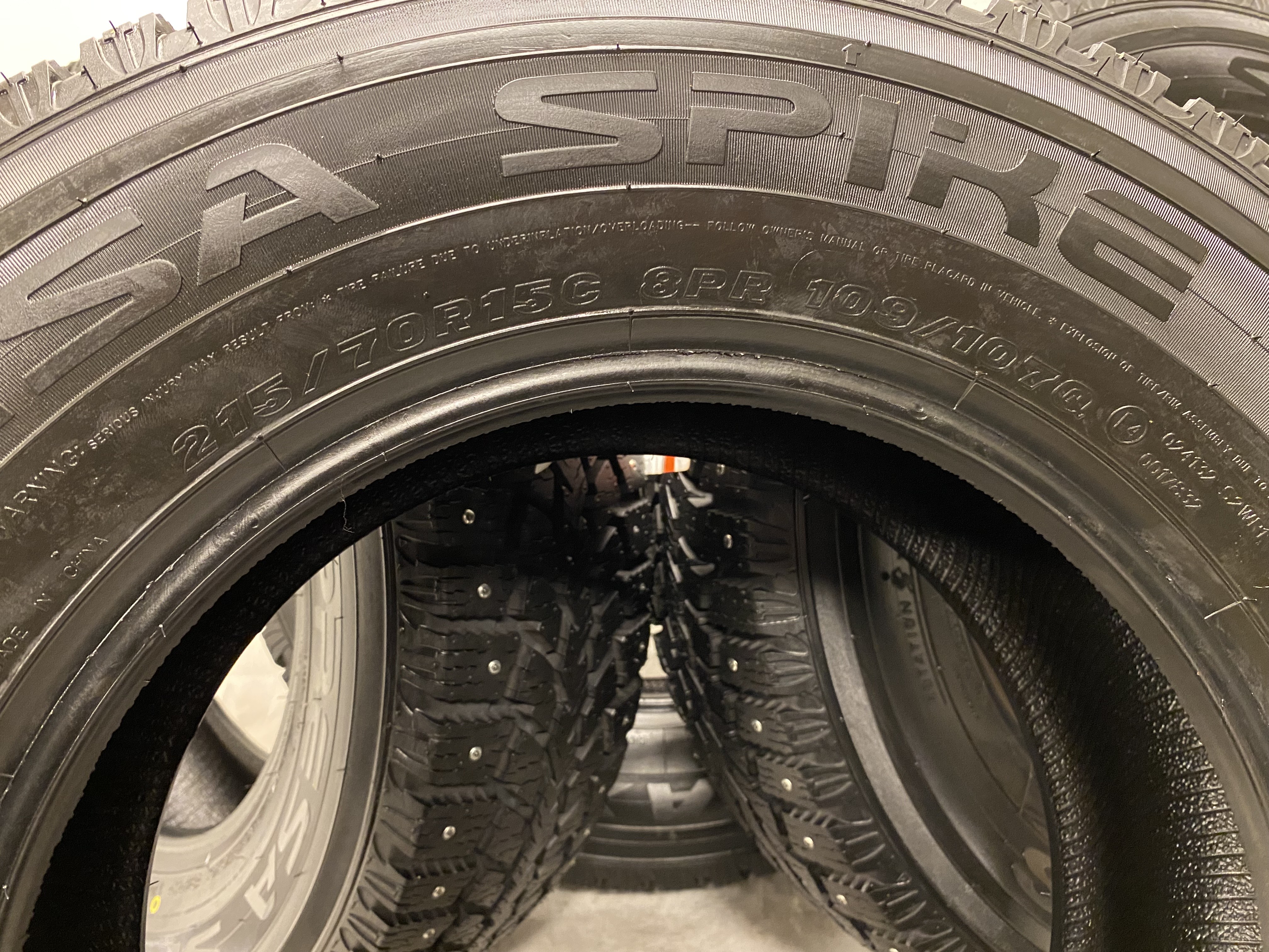 KAMPANJ | 4 st | NYA Däck DUBB 215/70 R15C 109/107Q 8PR Maxxis MASLW Presa Spike LT  | V27-2023 | 10.5 mm | 10.5 mm - 6