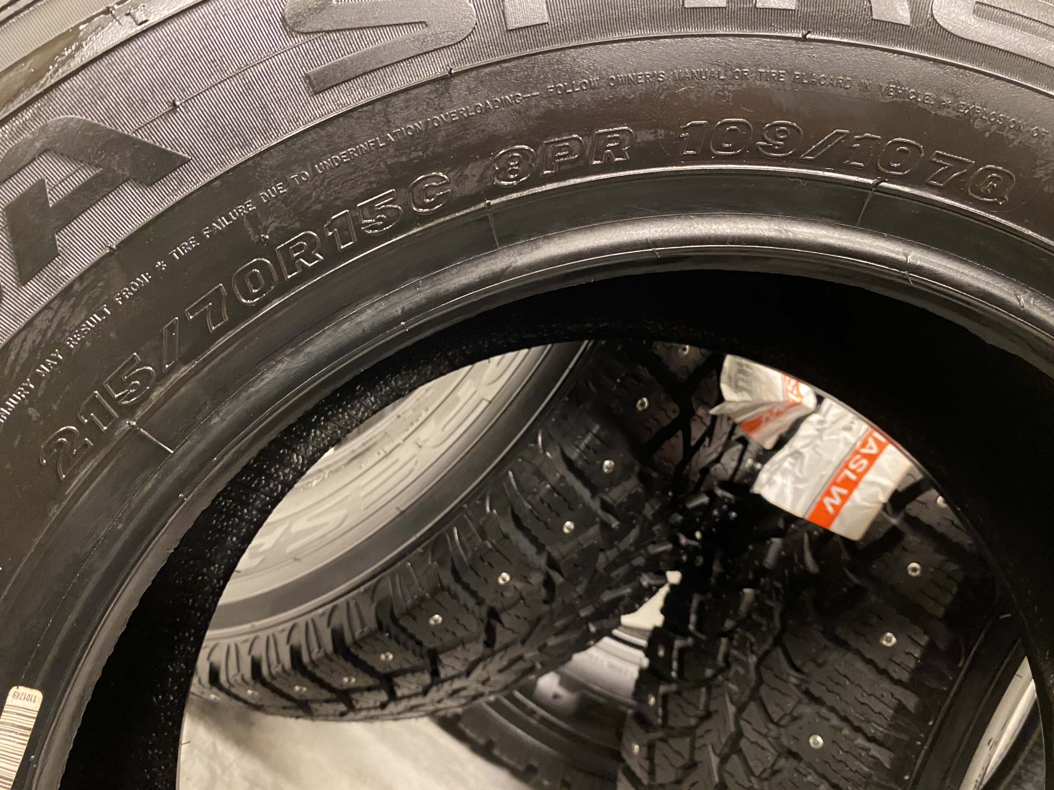 KAMPANJ | 4 st | NYA Däck DUBB 215/70 R15C 109/107Q 8PR Maxxis MASLW Presa Spike LT  | V27-2023 | 10.5 mm | 10.5 mm - 4