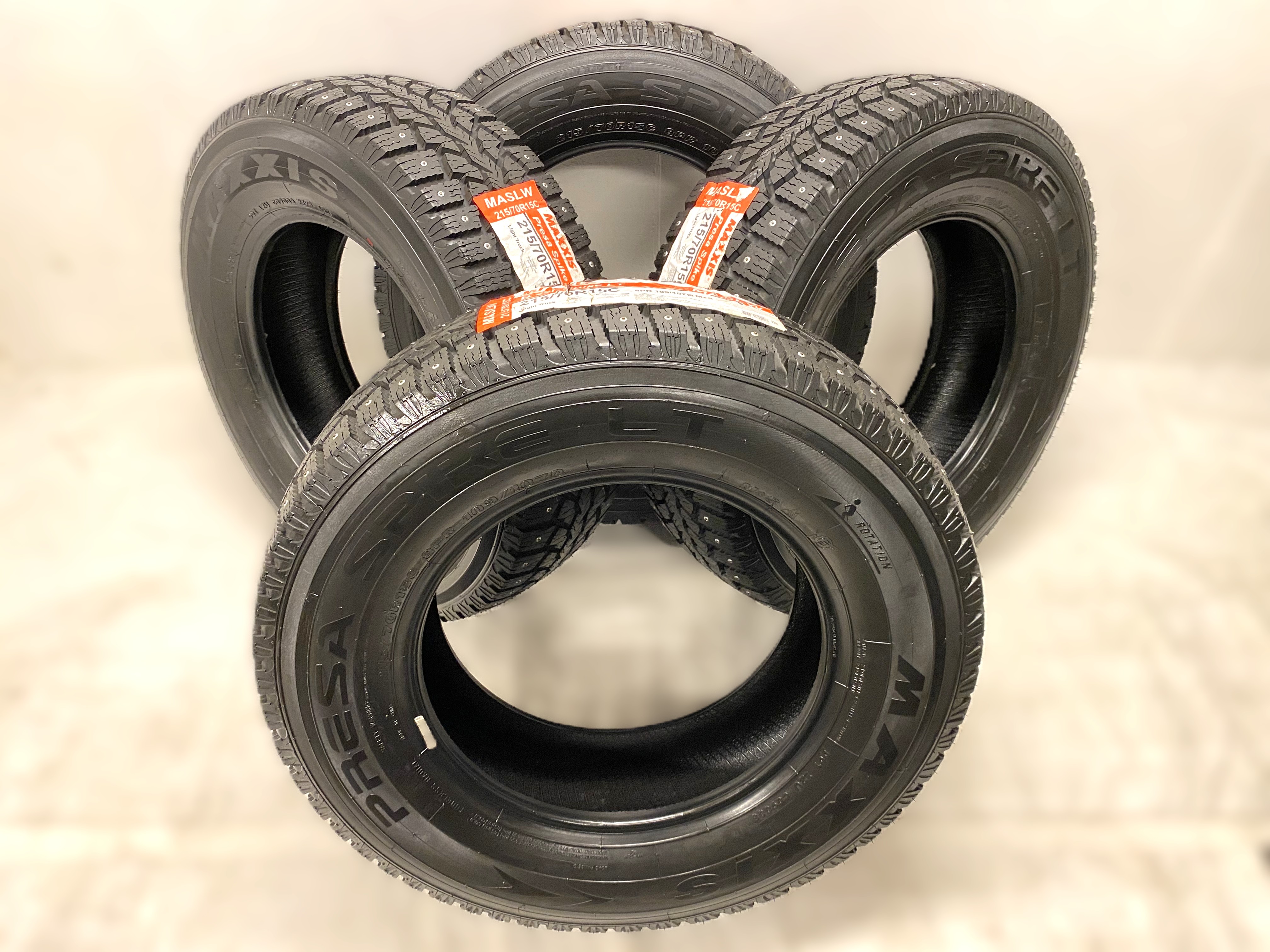 KAMPANJ | 4 st | NYA Däck DUBB 215/70 R15C 109/107Q 8PR Maxxis MASLW Presa Spike LT  | V27-2023 | 10.5 mm | 10.5 mm