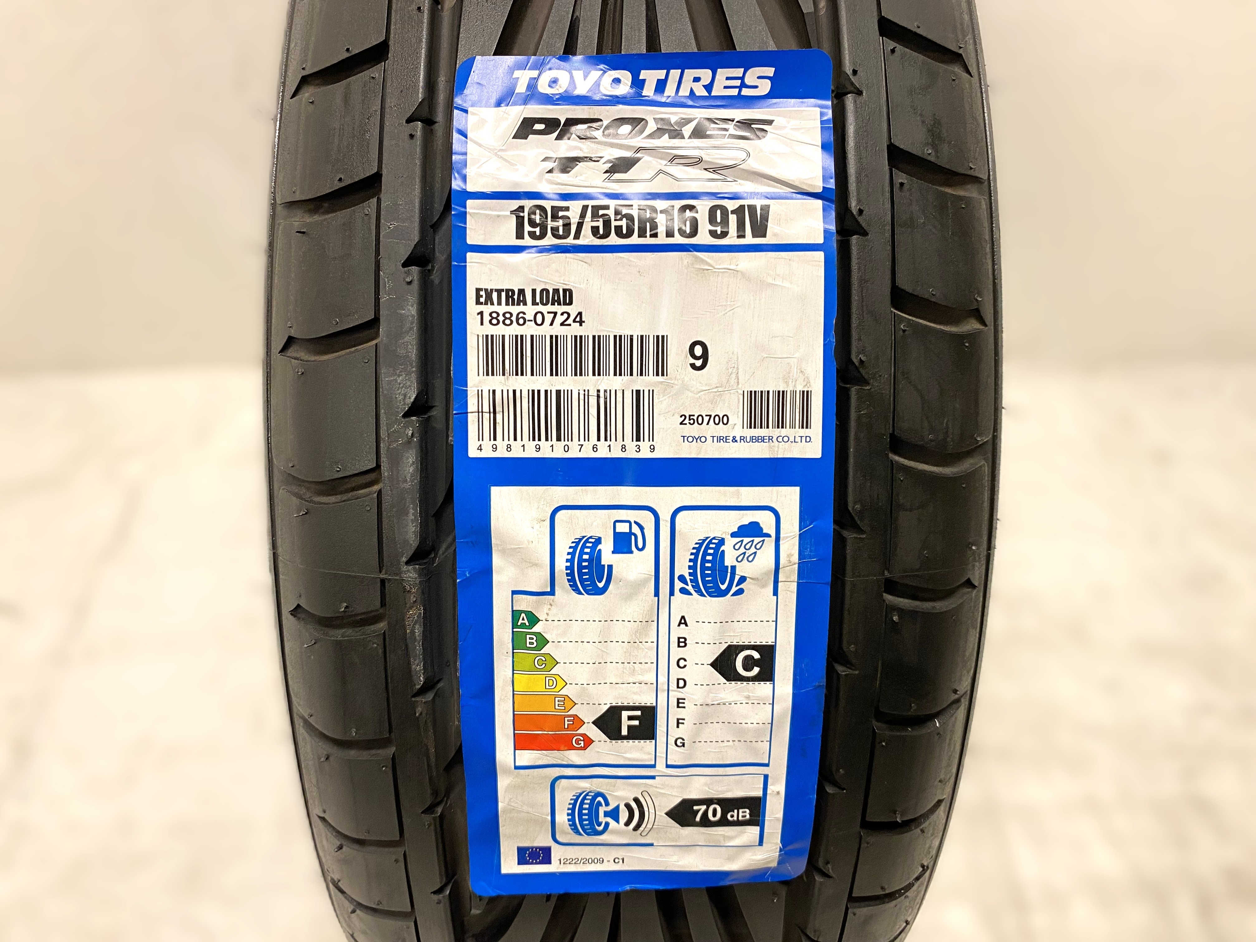 16" SOMMARDÄCK | 1 st 195/55 R16 91V XL Toyo Proxes T1R | F-C-70dB | V45-2014 | 8 mm - 2