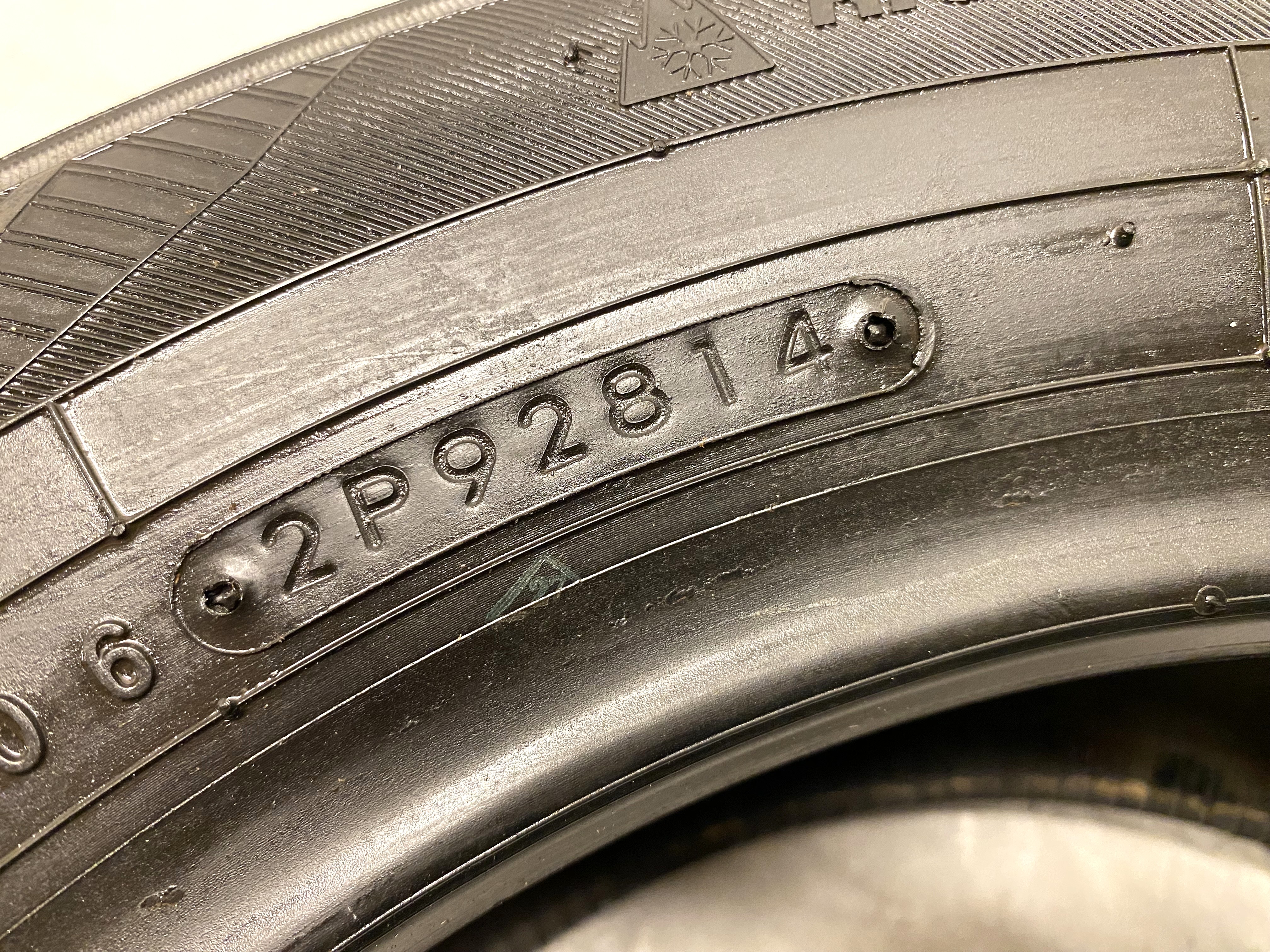 16" VINTERDÄCK Friktion | 1 st 185/65 R14 86T Toyo Snow Prox S943 | E-C-70dB | V28-2014 | 8 mm - 3