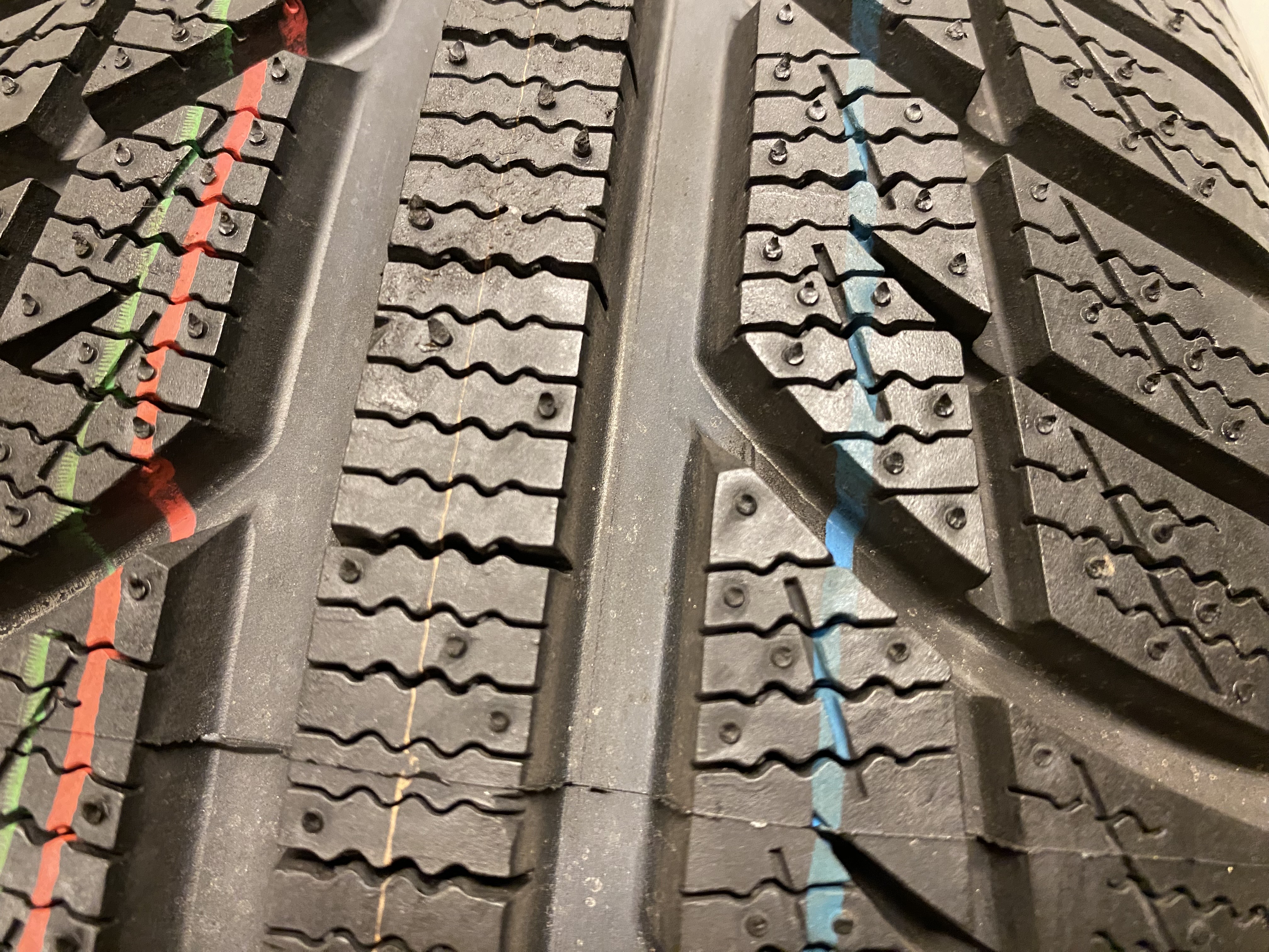 16" VINTERDÄCK Friktion | 1 st 185/65 R14 86T Toyo Snow Prox S943 | E-C-70dB | V28-2014 | 8 mm - 5