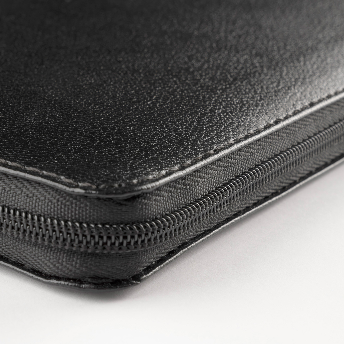 Bibel 2026 Slimline - Bounded leather Svart med dragkedja - 2