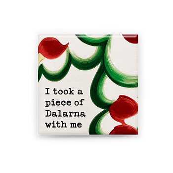 "I took a piece of Dalarna with me"  Handgjord magnet inspirerad av Dalarna. Perfekt som souvenir, present eller som ett minne från en plats värd att minnas.  Magneten är 5x5 cm och levereras i en egen förpackning med en kort berättelse om Dalarna.
