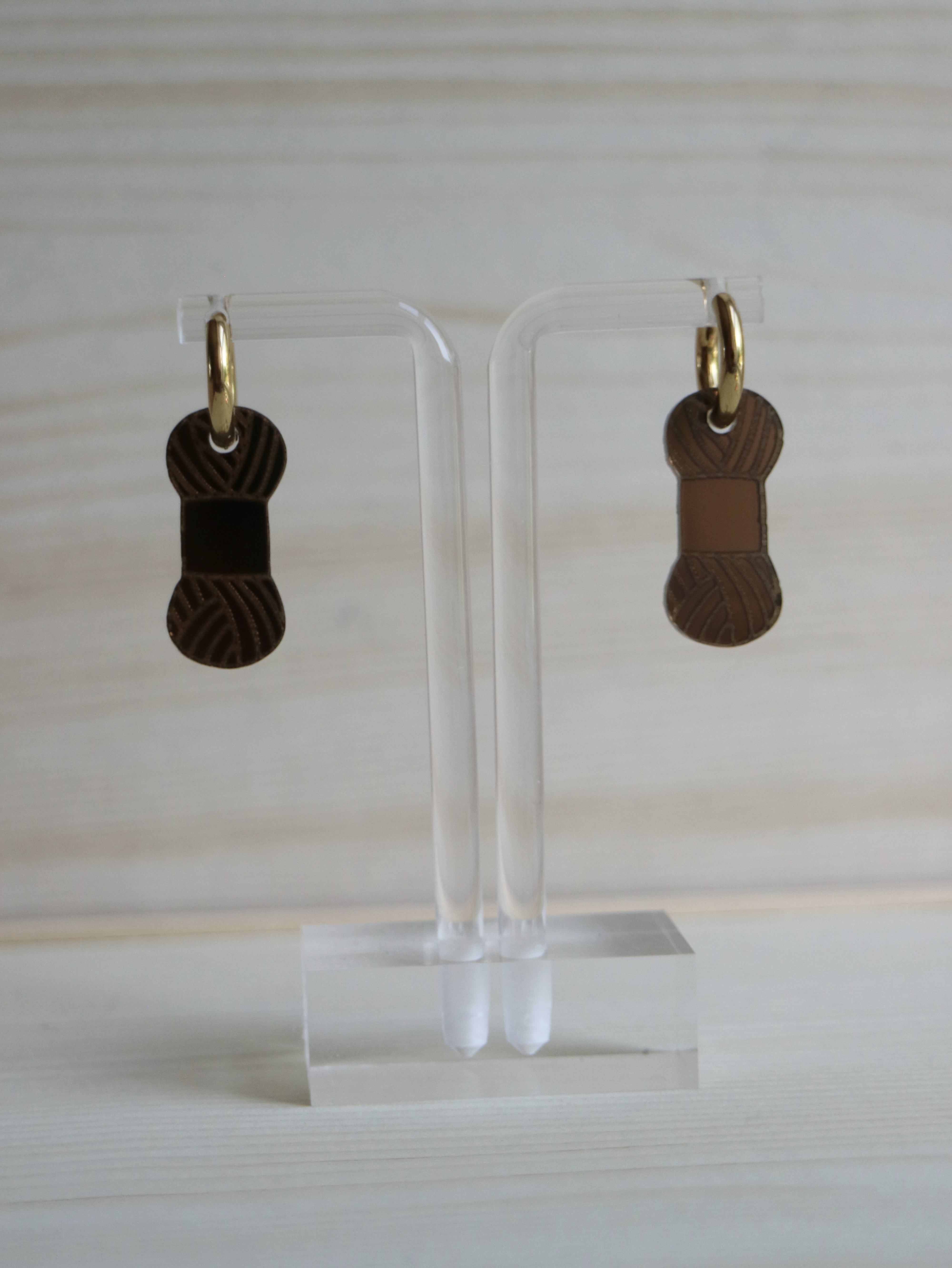 Yarn brown penddant