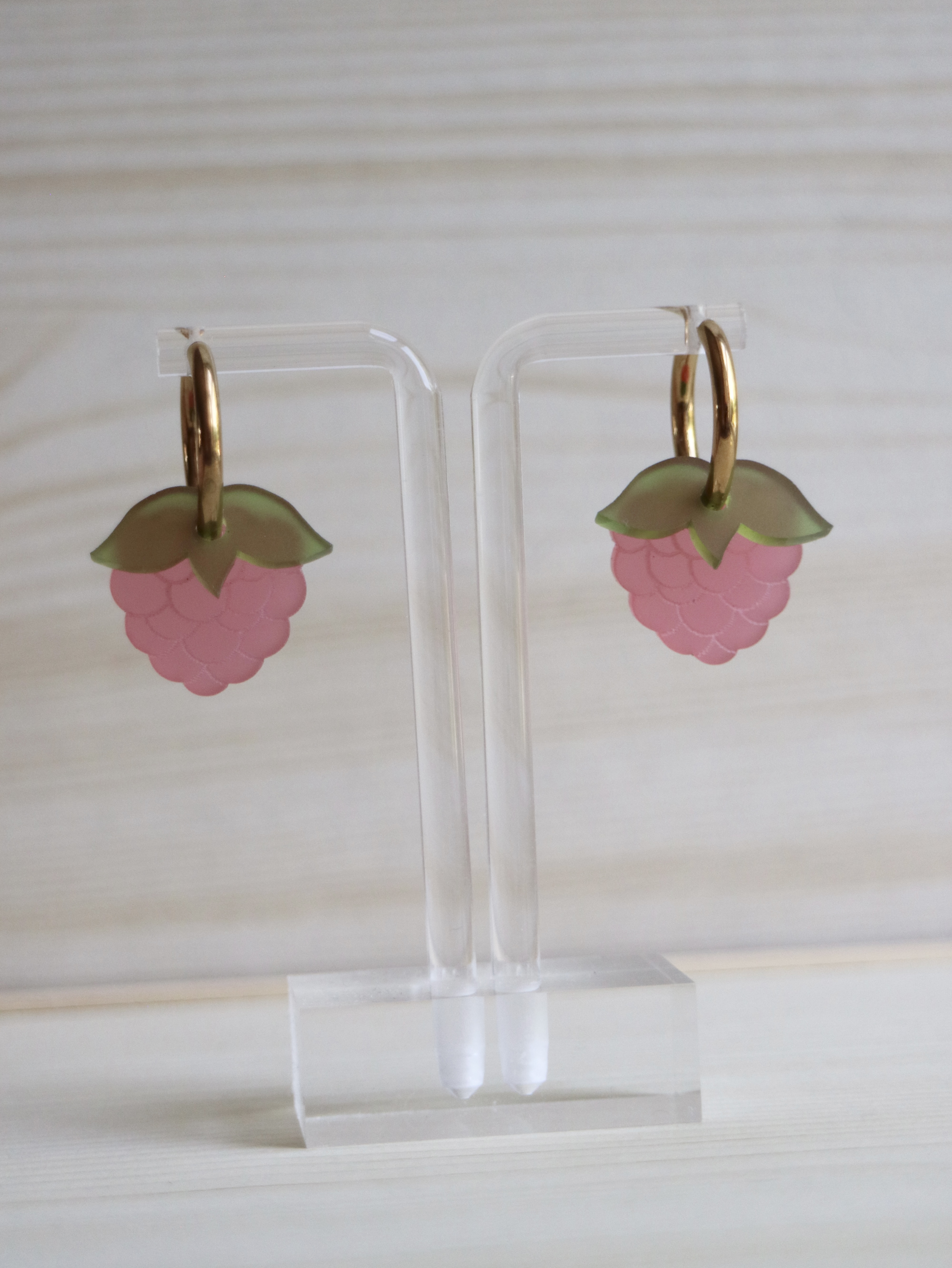 Raspberries with leaves pendants