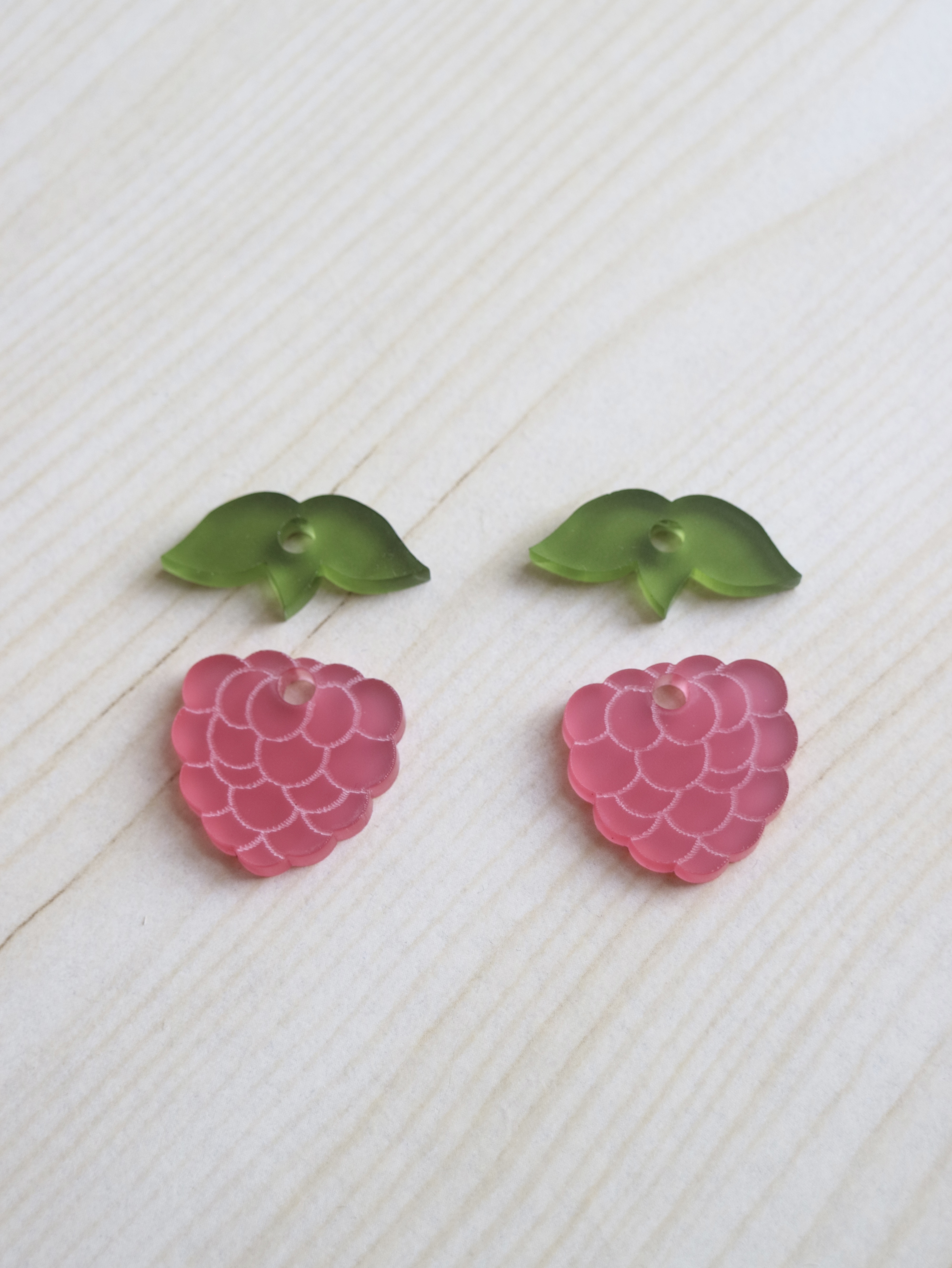 Raspberries with leaves pendants - 2