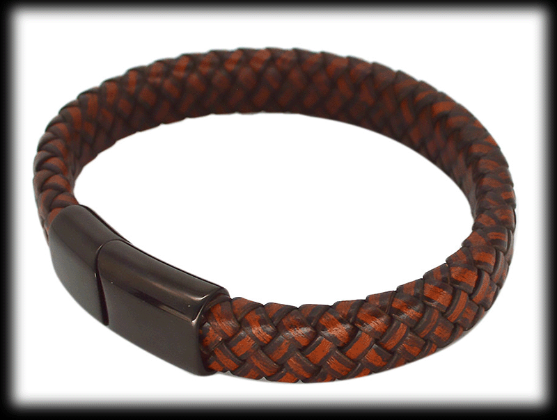 Ett annorlunda läderarmband i tegel brun färg med inslag av svart. - 2