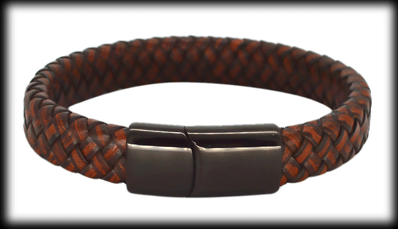 Ett annorlunda läderarmband i tegel brun färg med inslag av svart. - 3
