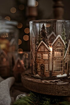 FÖRBOKA - LEV OKTOBER Majas Lykta Rustic Cottage 10x12 cm