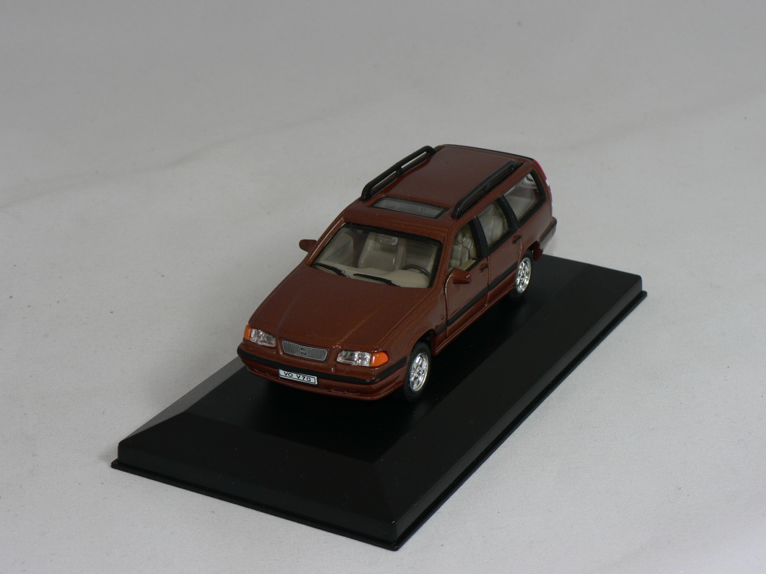 Volvo V70  1:43  Atlas