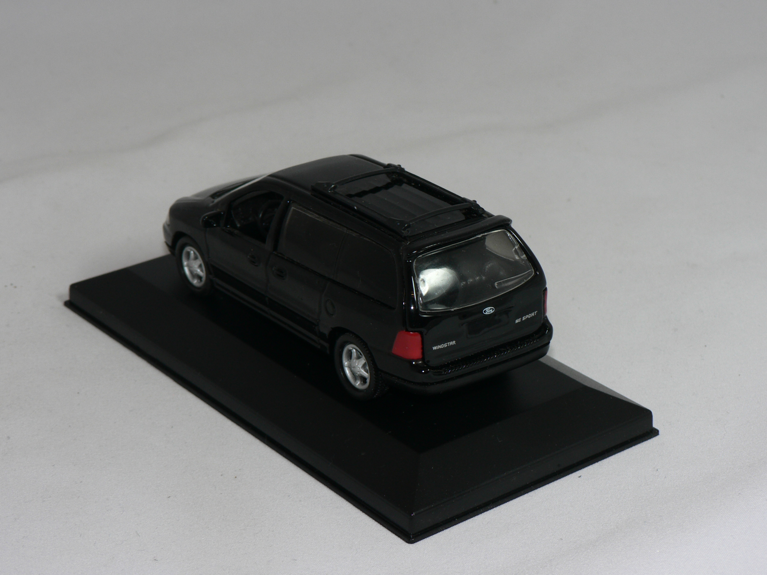 Ford  Windstar   1:43 Atlas - 2